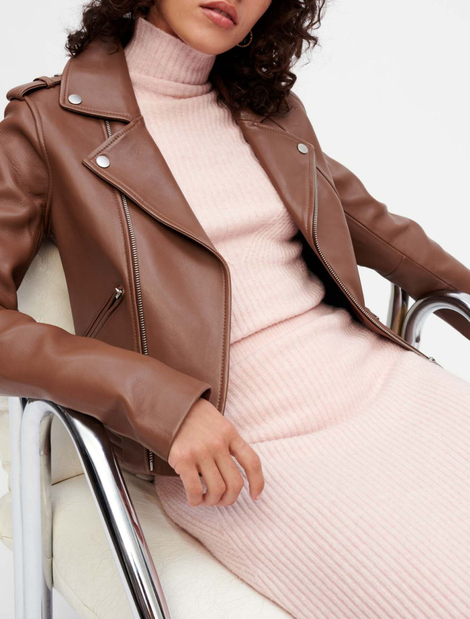 Cazadora estilo motero en piel camel