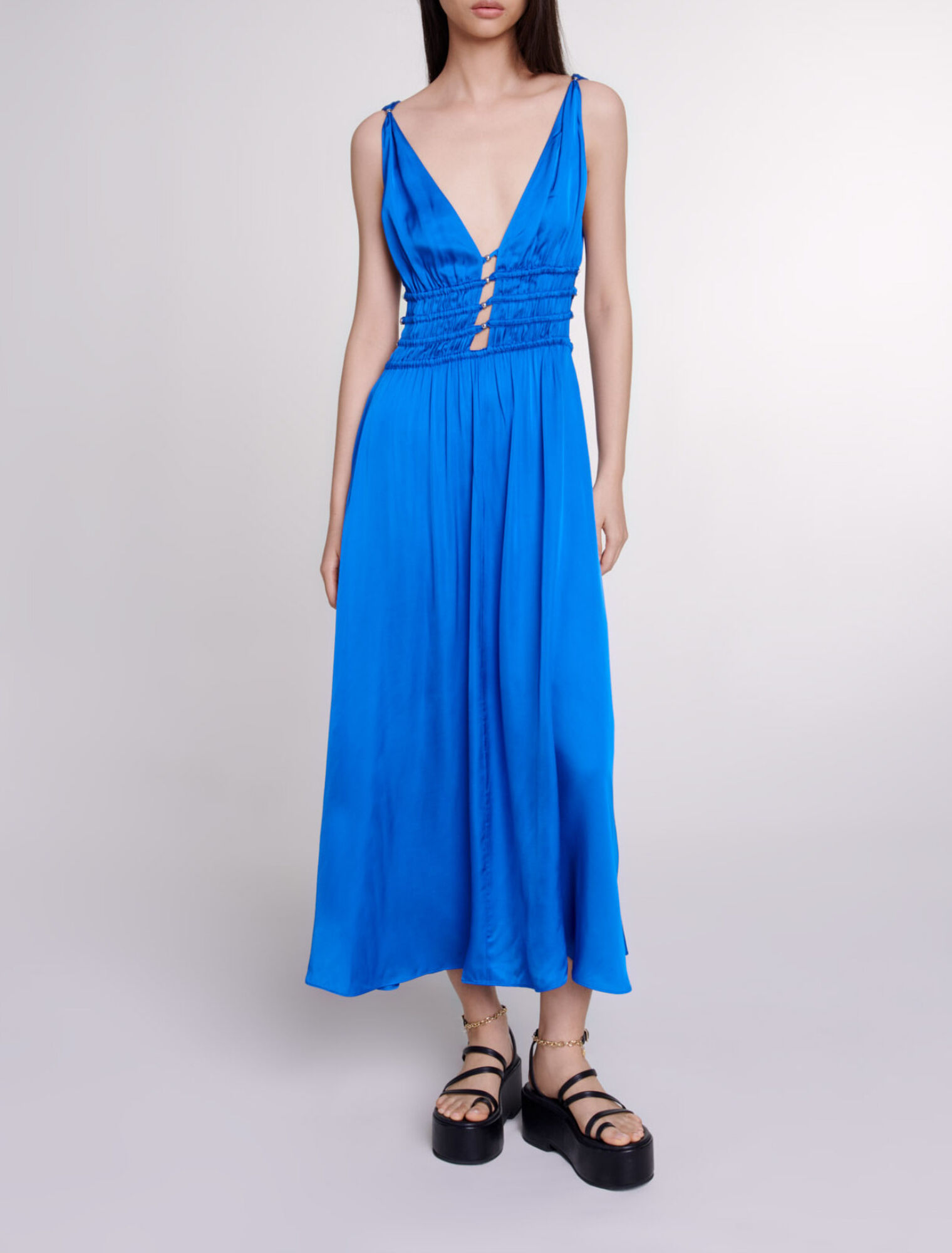 Vestido satinado calado