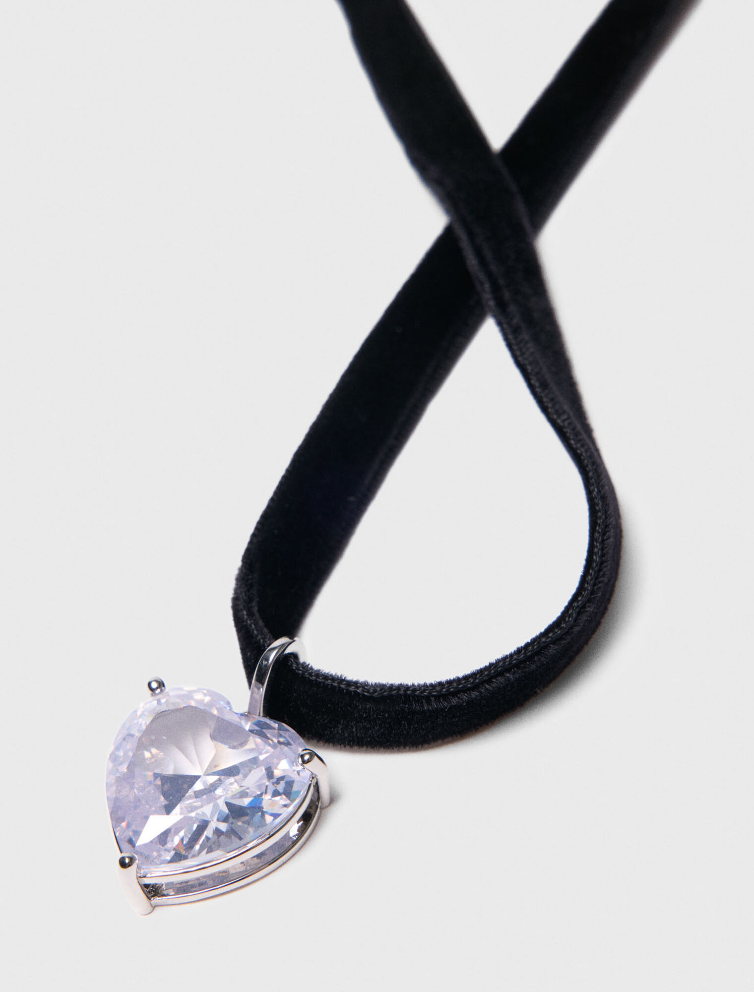 Collar corazón con cordón de terciopelo