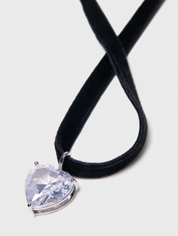 Collar corazón con cordón de terciopelo