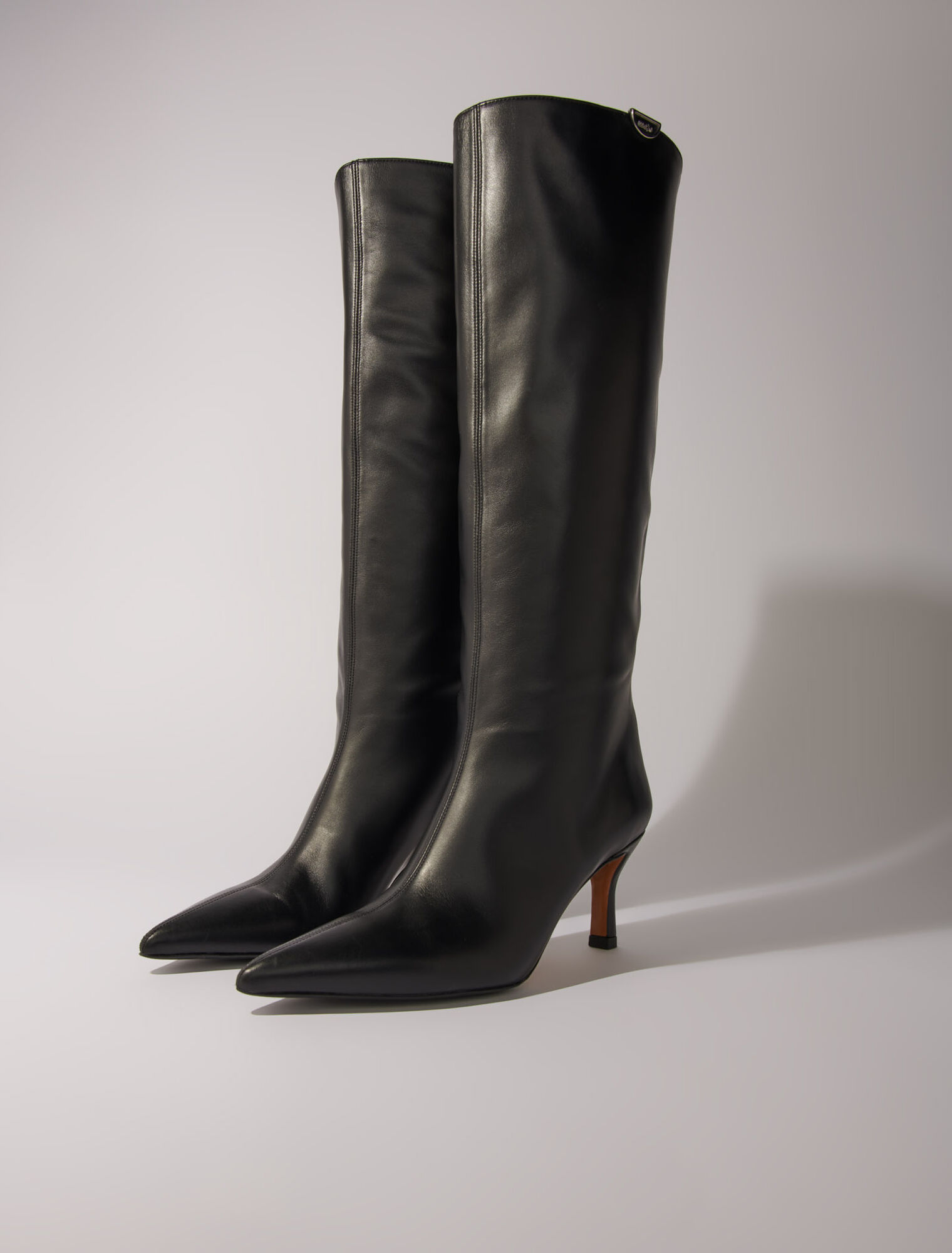 Botas de cuero con puntera fina