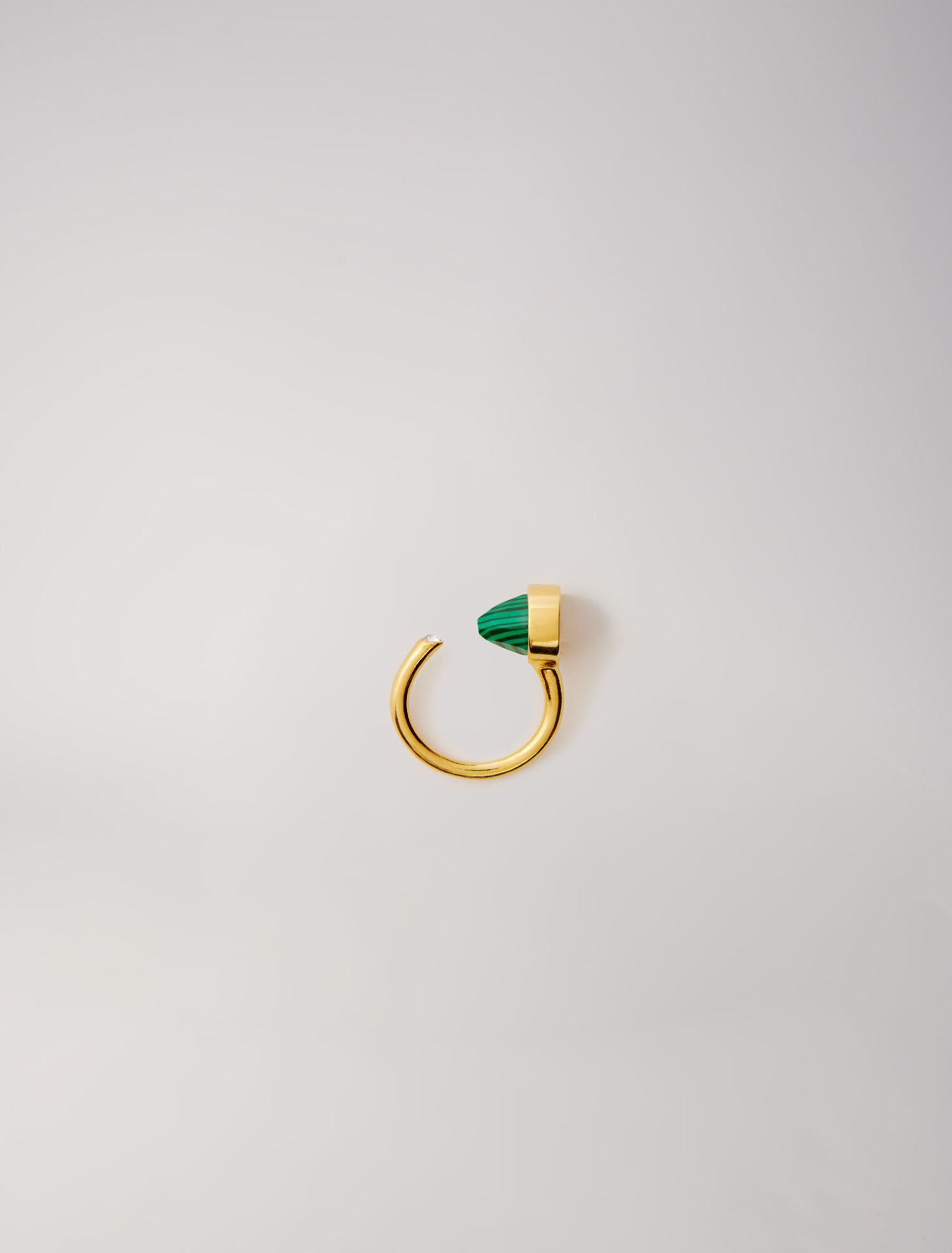 Anillo adornado