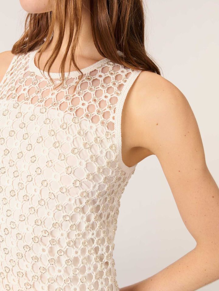 Vestido largo de ganchillo con perlas