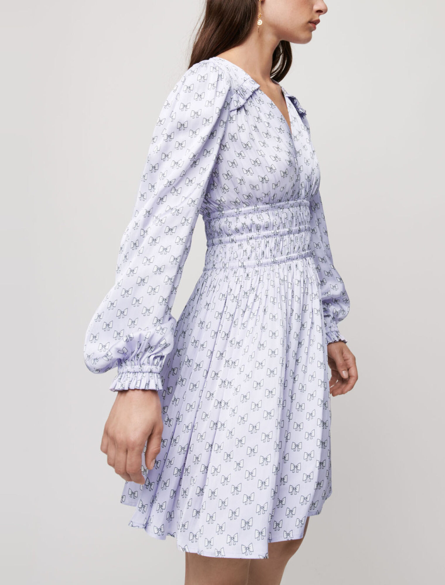 Vestido de raso con volantes