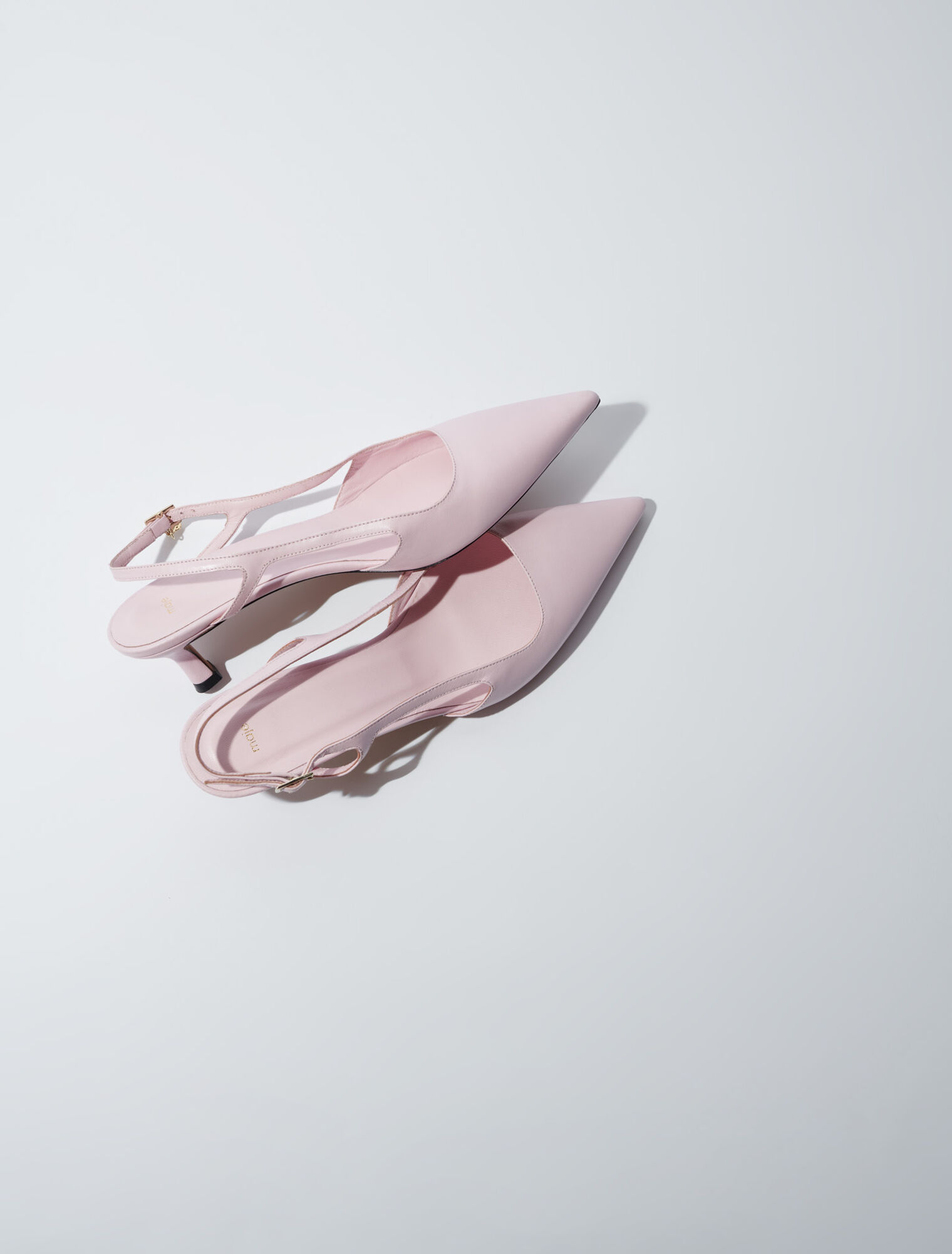 Zapatos de piel en punta