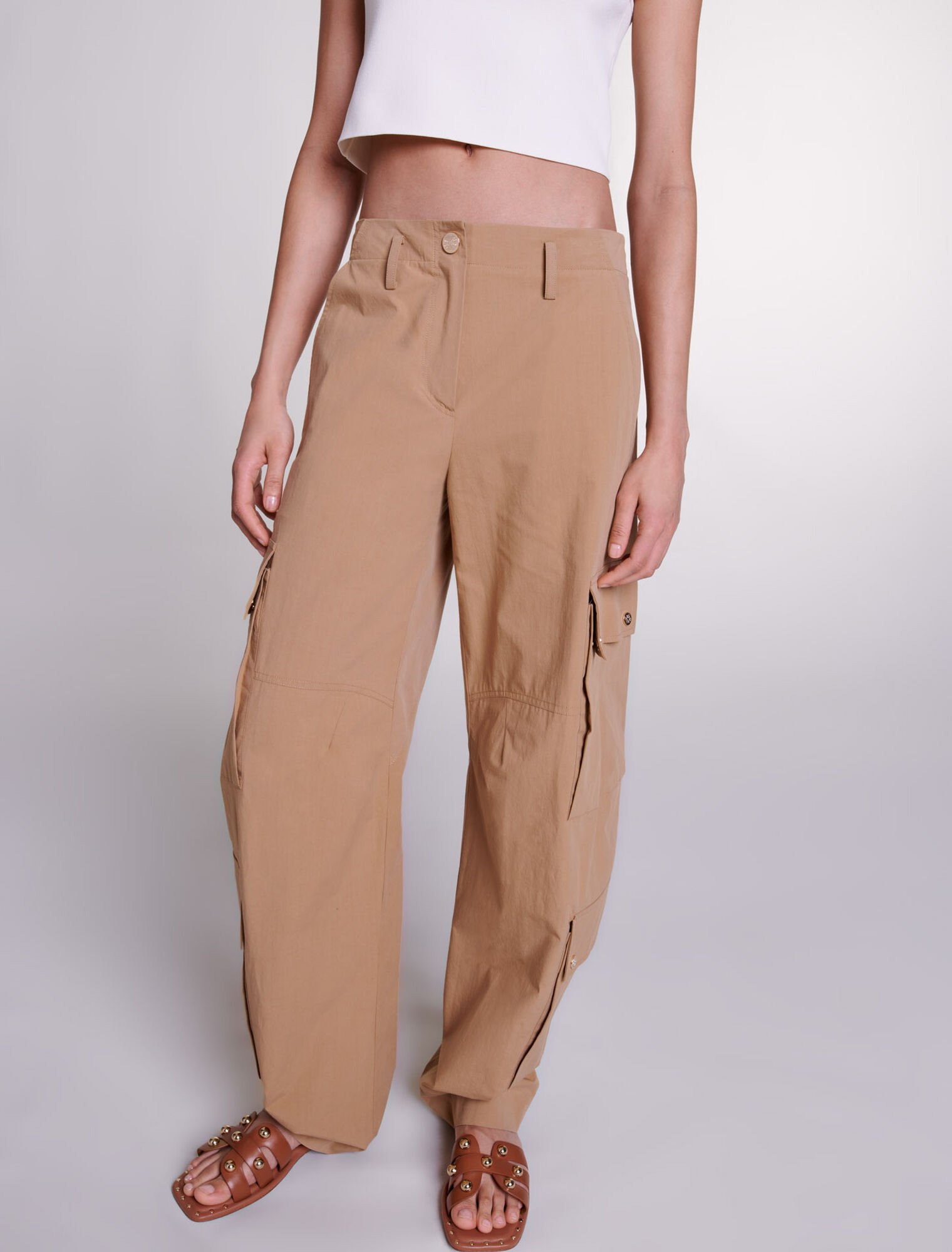Pantalón cargo con bolsillos