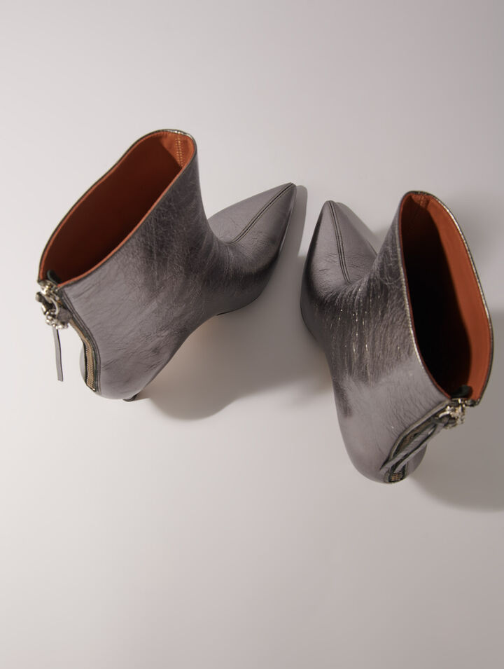 Botines con puntera metalizada