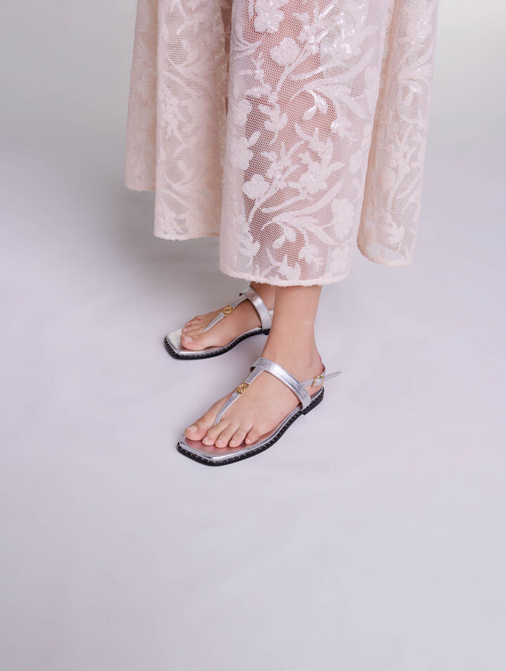 Sandalias con tiras de piel plateadas
