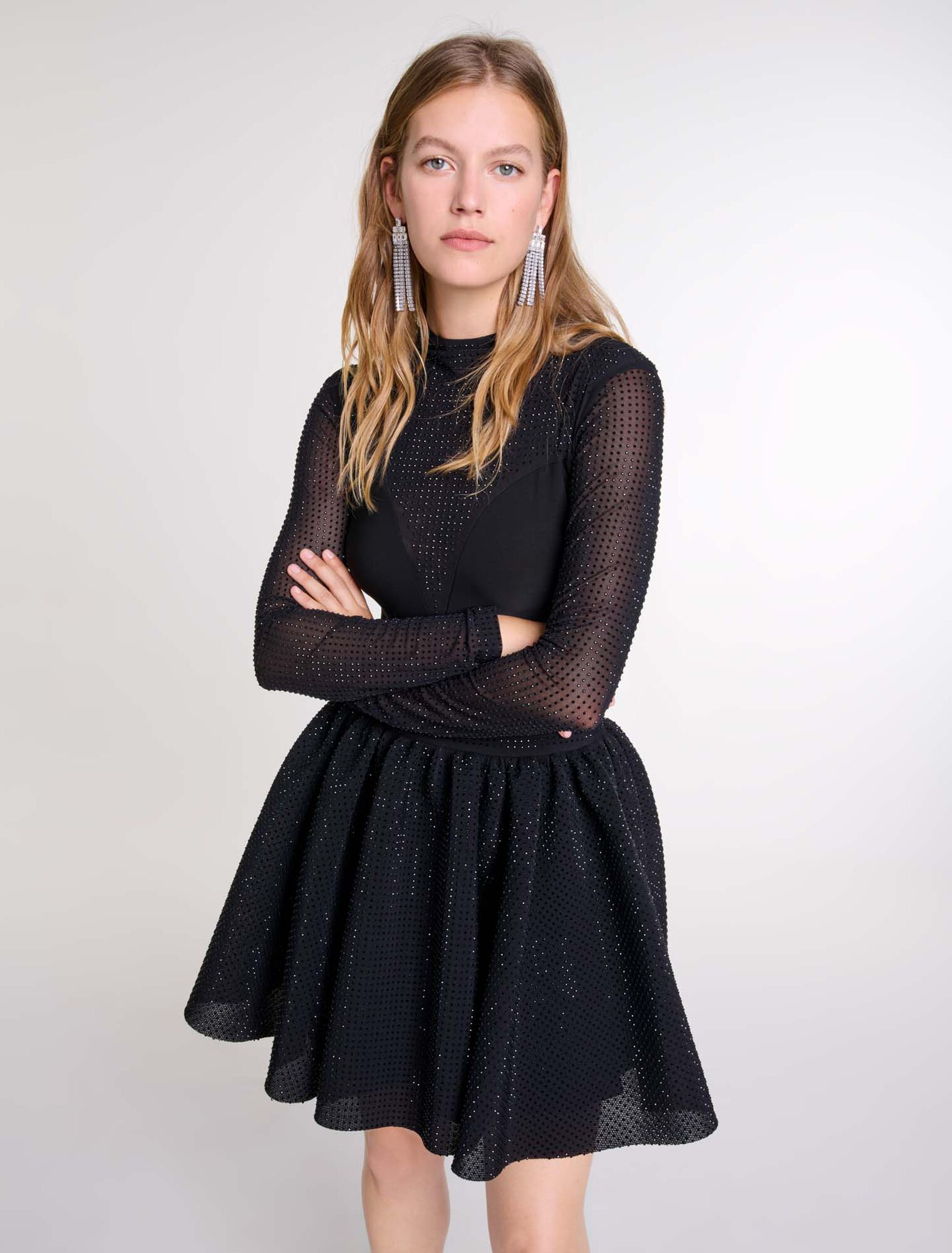 Falda corta voluminosa con strass