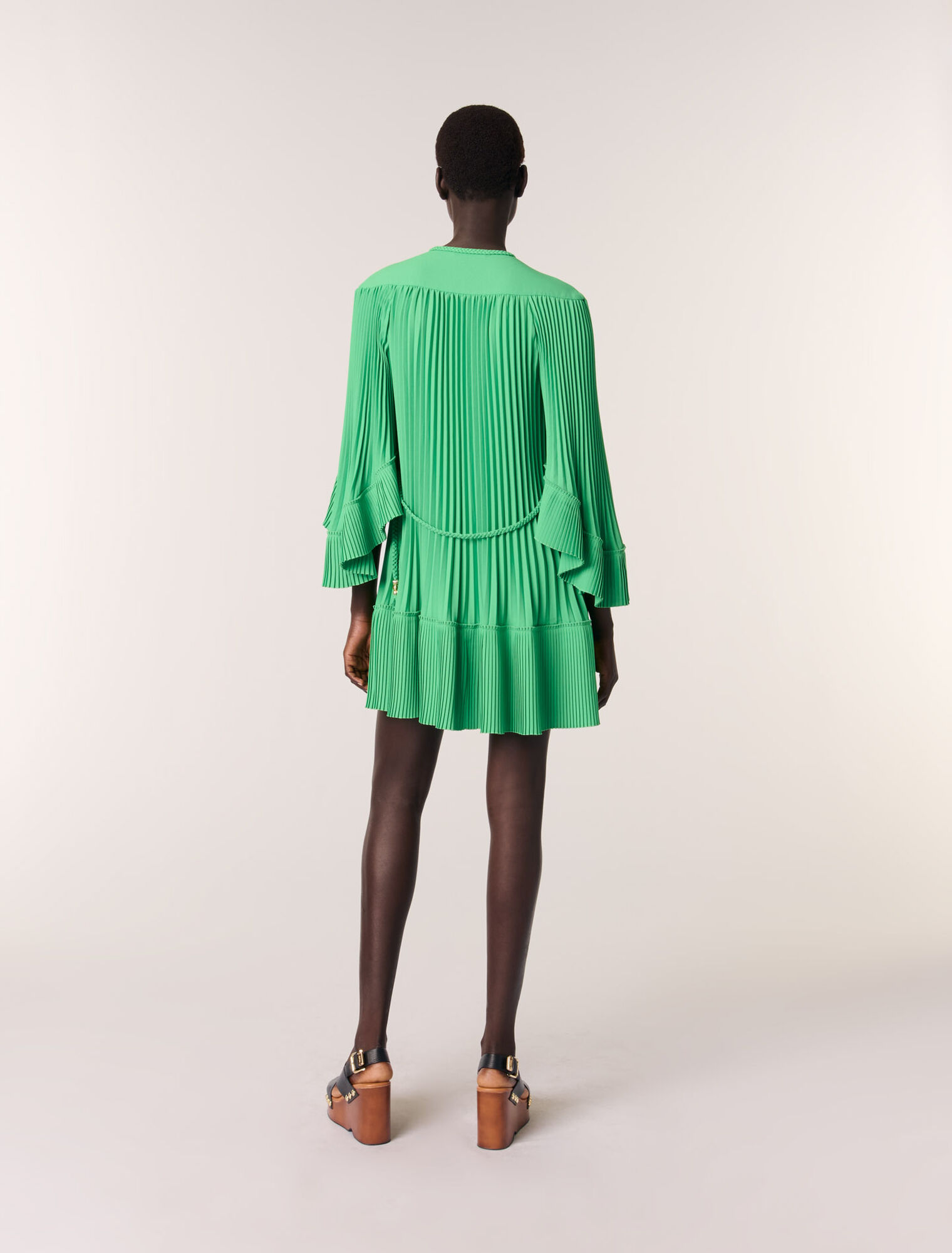 Vestido corto plisado