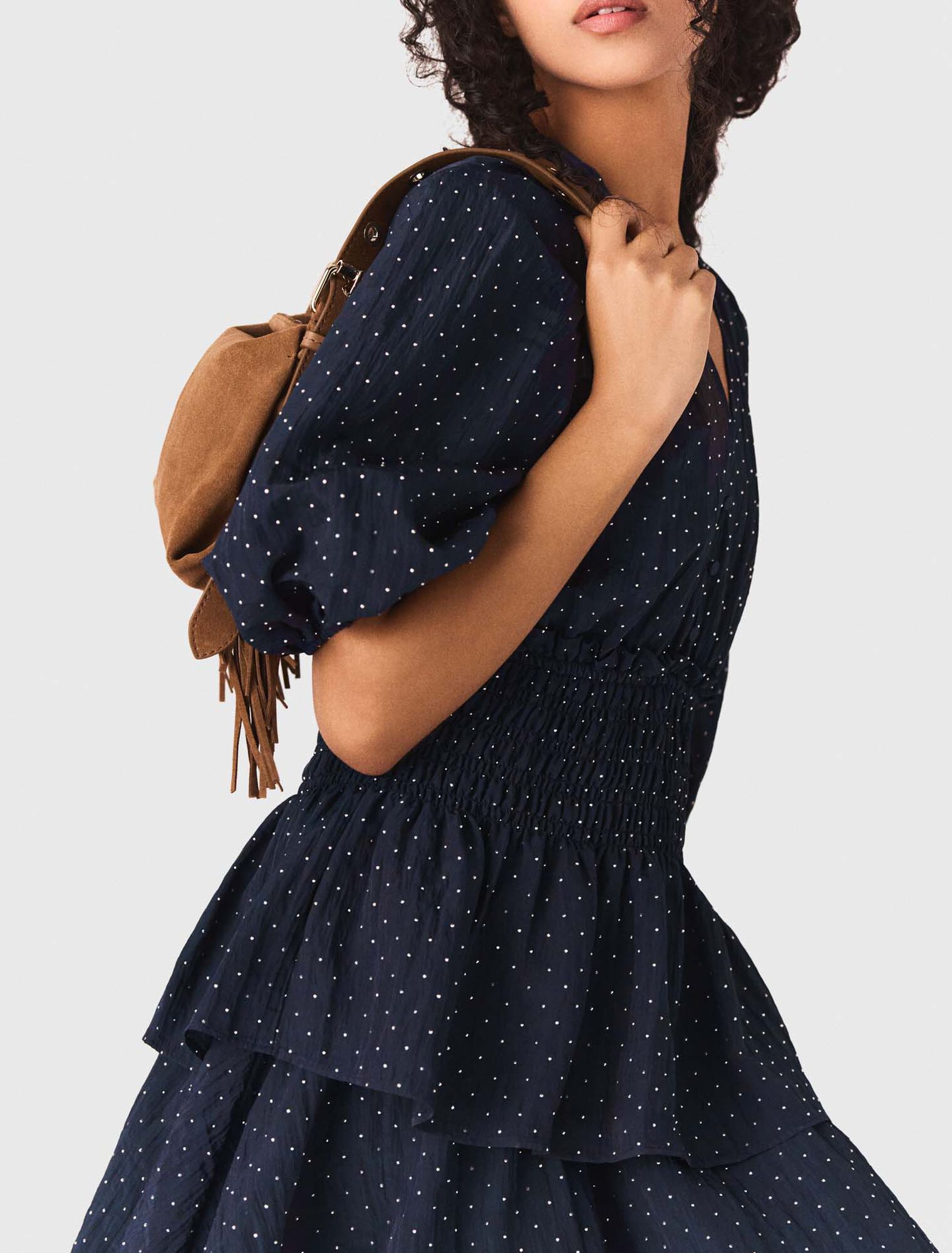 Vestido con volantes y pedrer&iacute;a