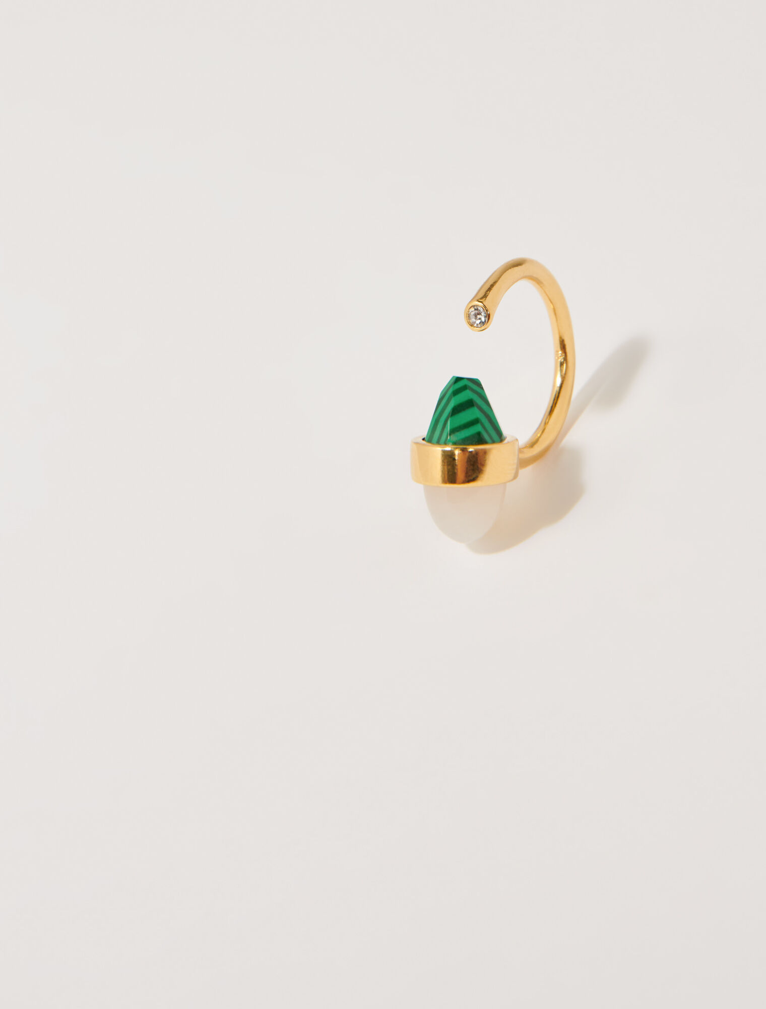 Anillo adornado