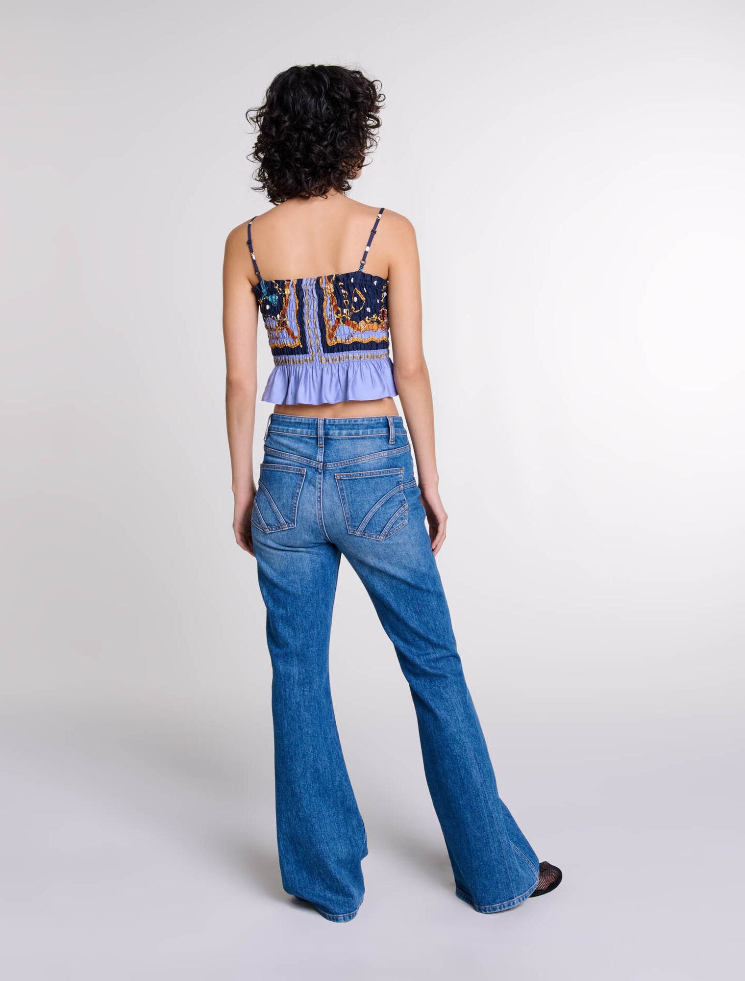 Vaqueros flare con bolsillos bordados