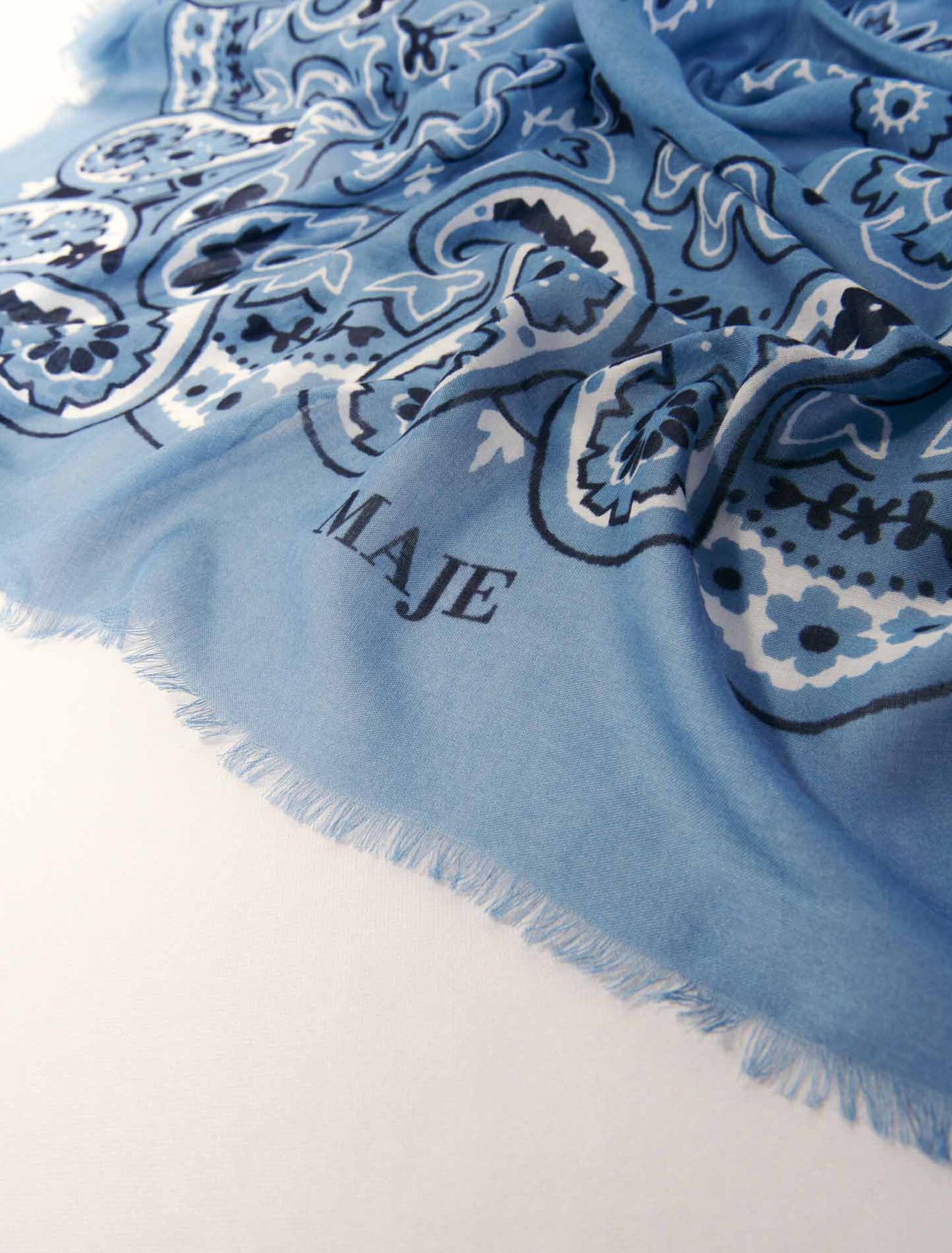 Chal con estampado bandana