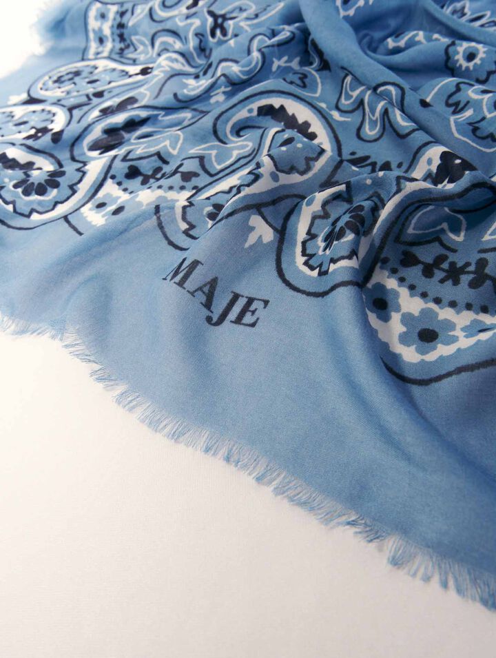 Chal con estampado bandana