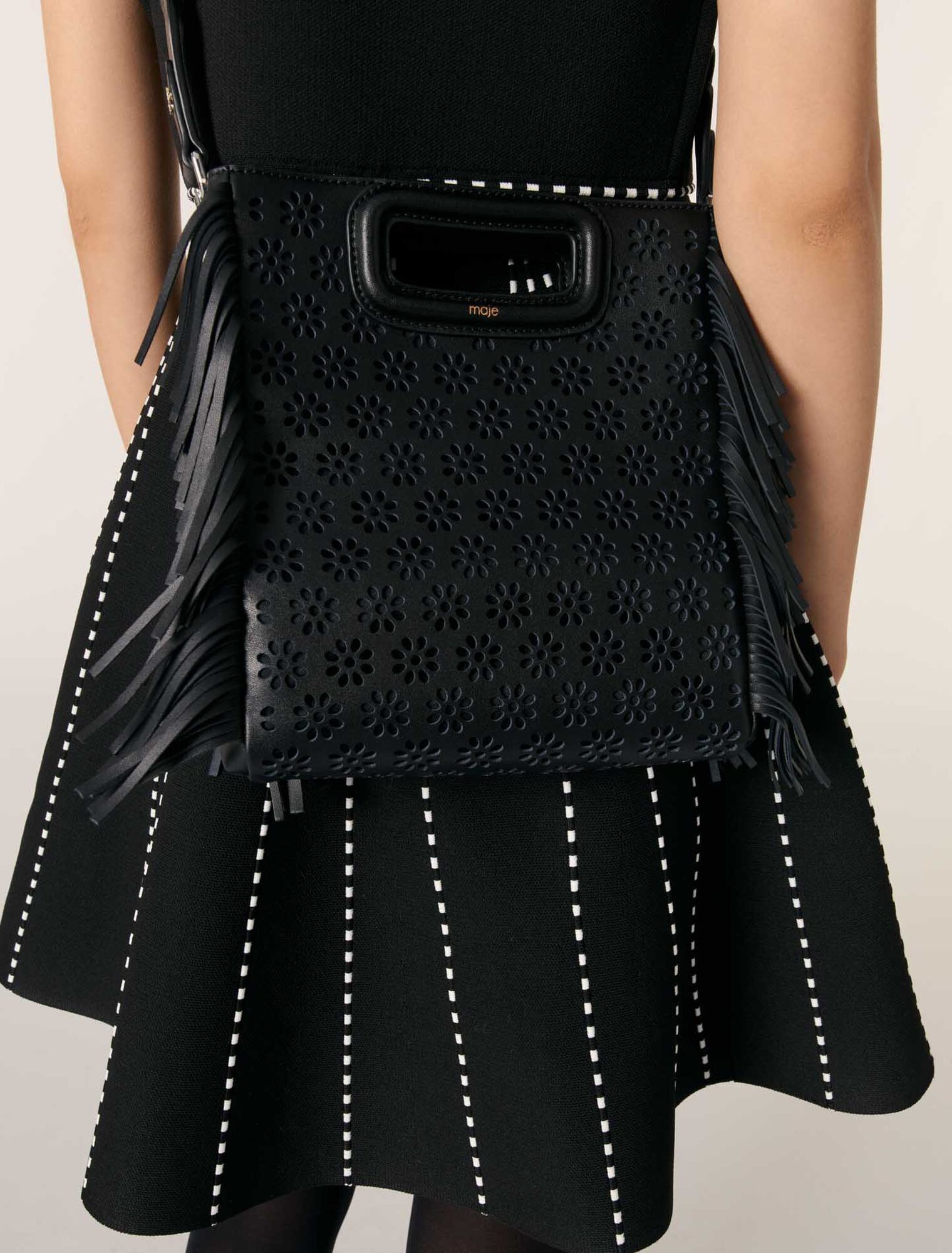 Bolso M de piel perforada