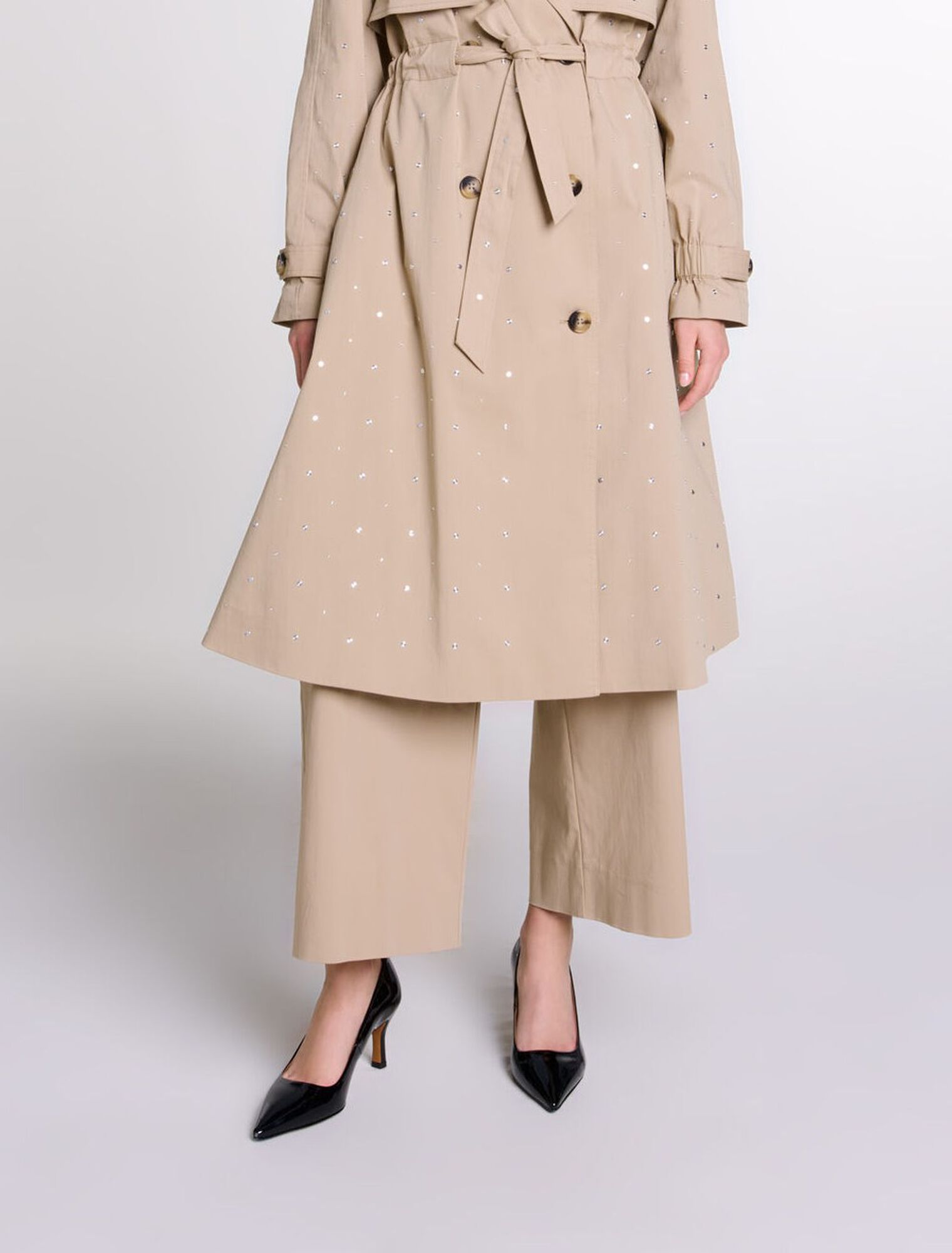 Tacones de punta fina de cuero