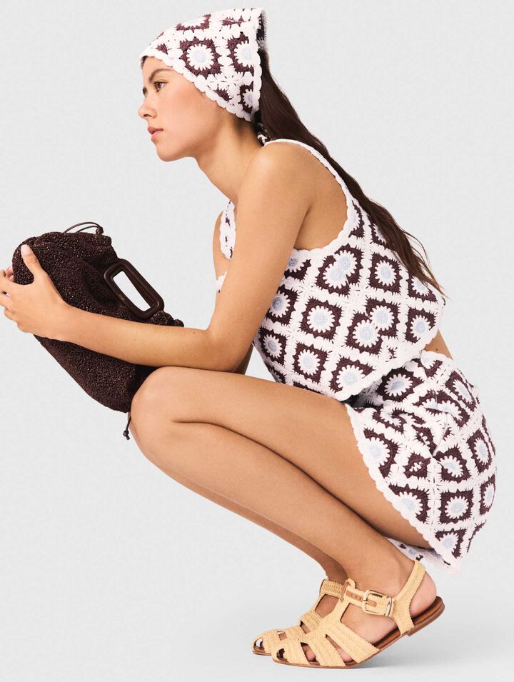 Top de ganchillo con motivo floral