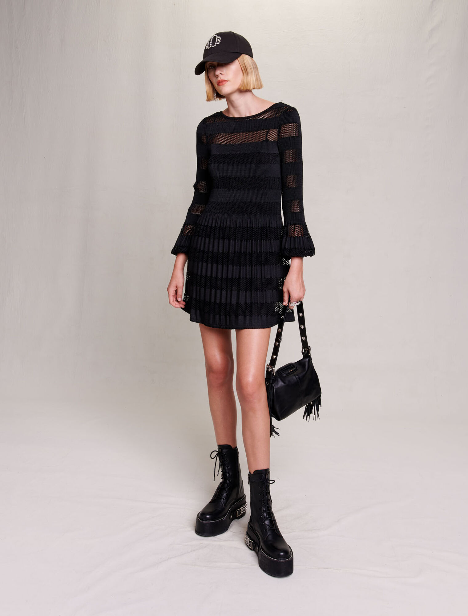 Vestido corto de punto calado
