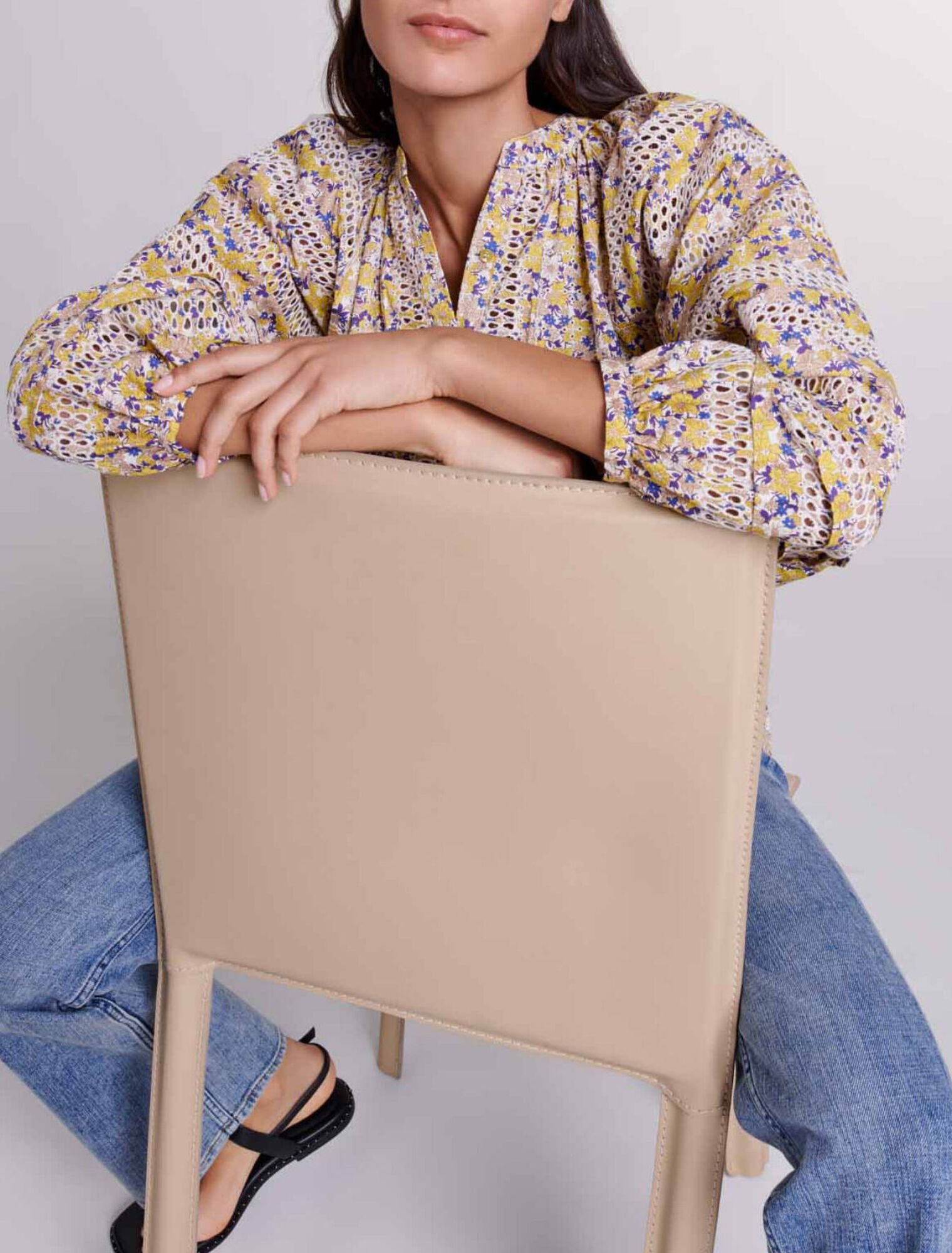 Blusa estampada y bordada