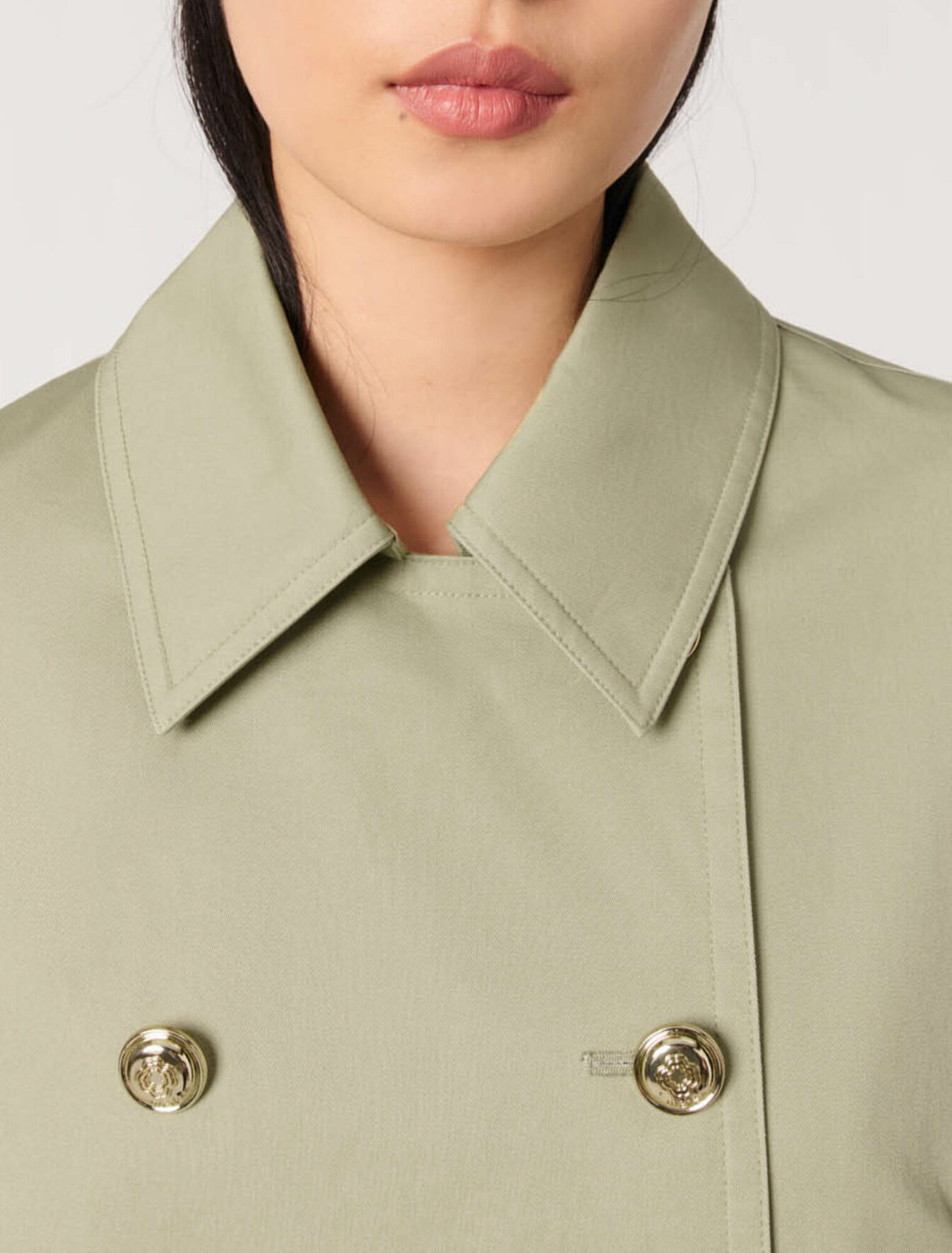 Gabardina corta efecto capa
