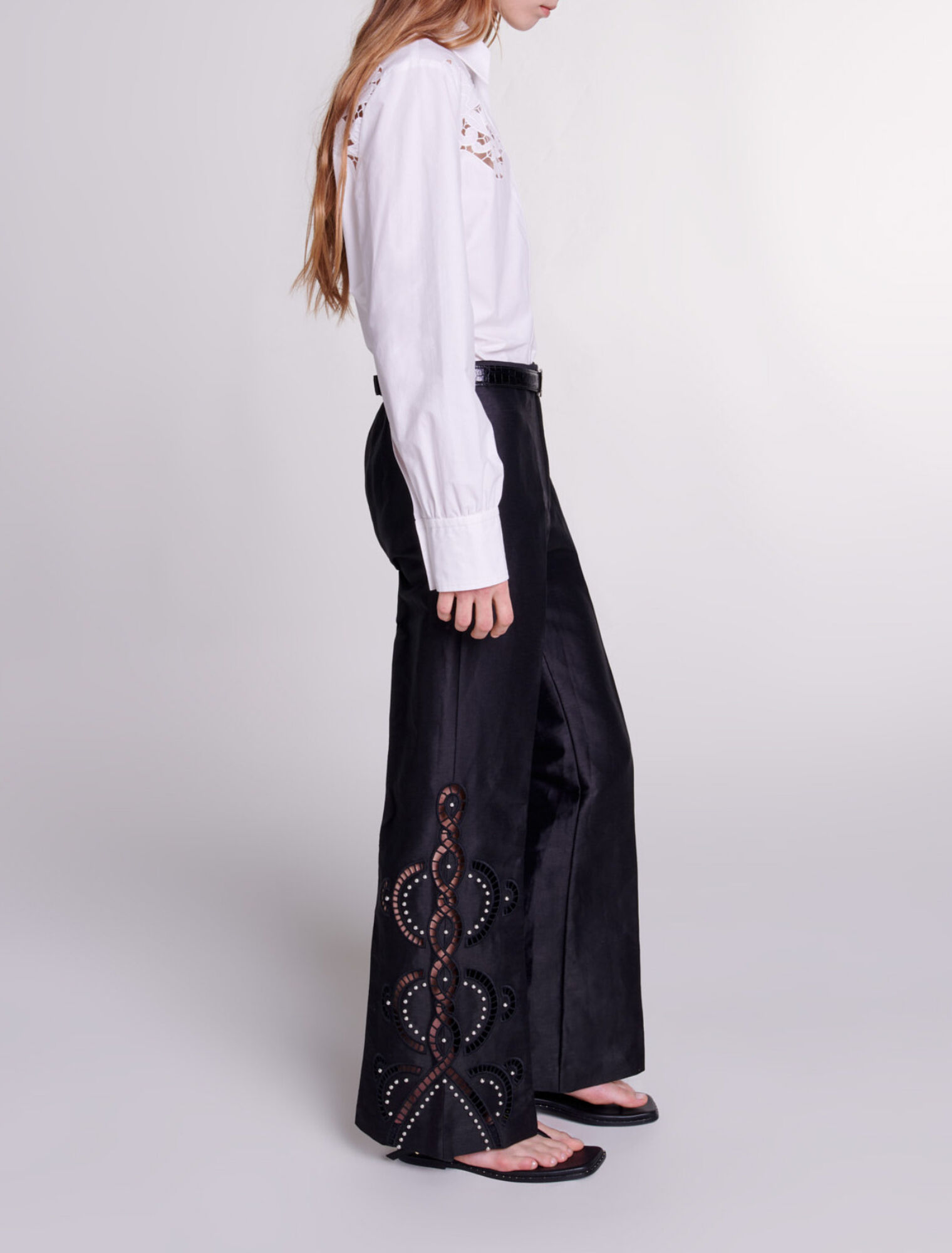 Pantalón acampanado calado