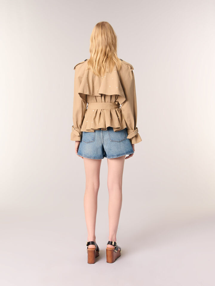Gabardina corta con tachuelas