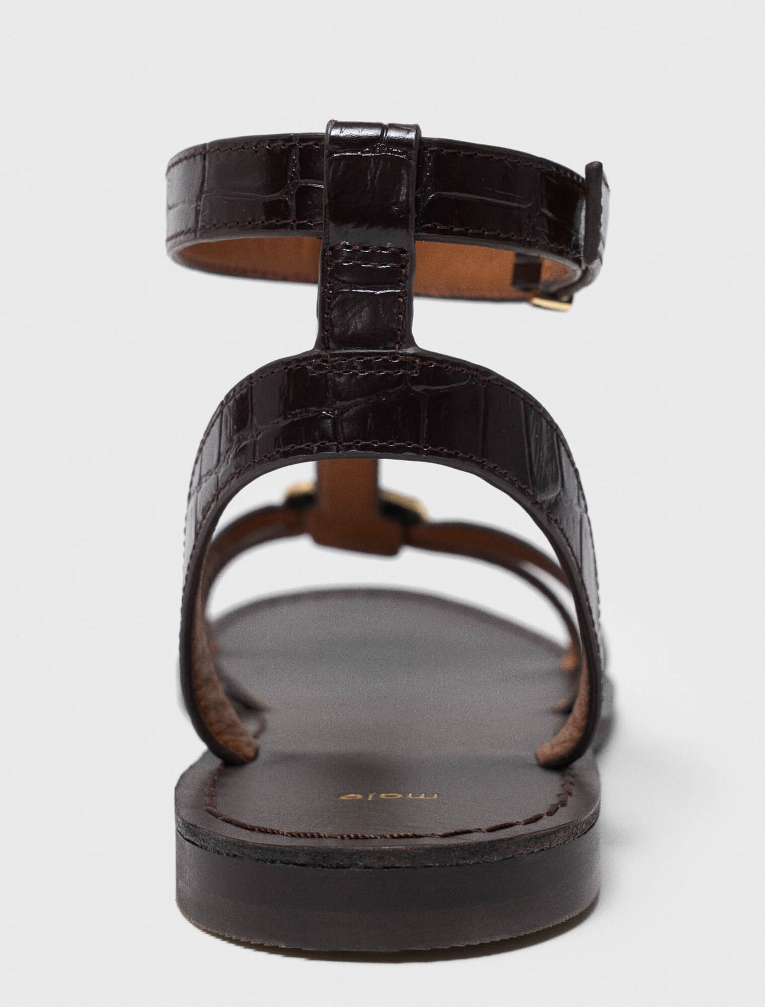 Sandalias planas con tiras de piel