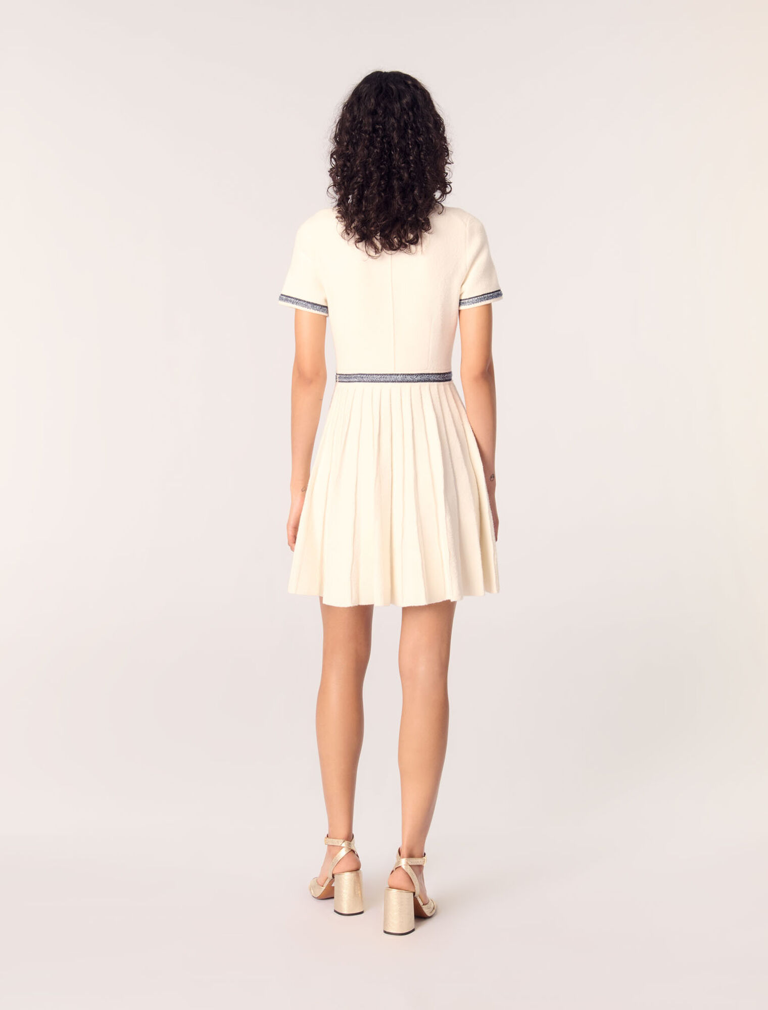 Vestido corto de punto plisado