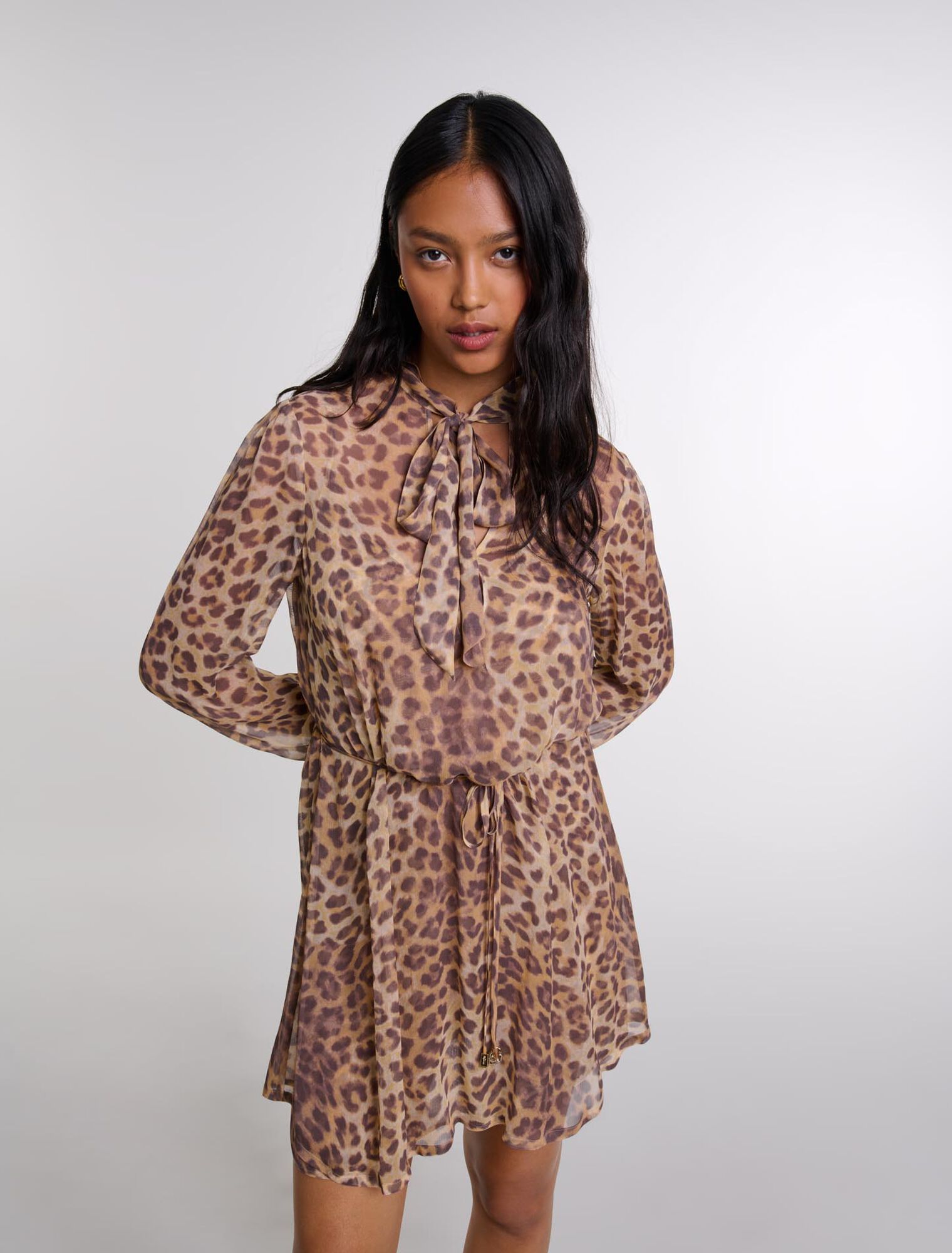 Vestido corto estampado de leopardo