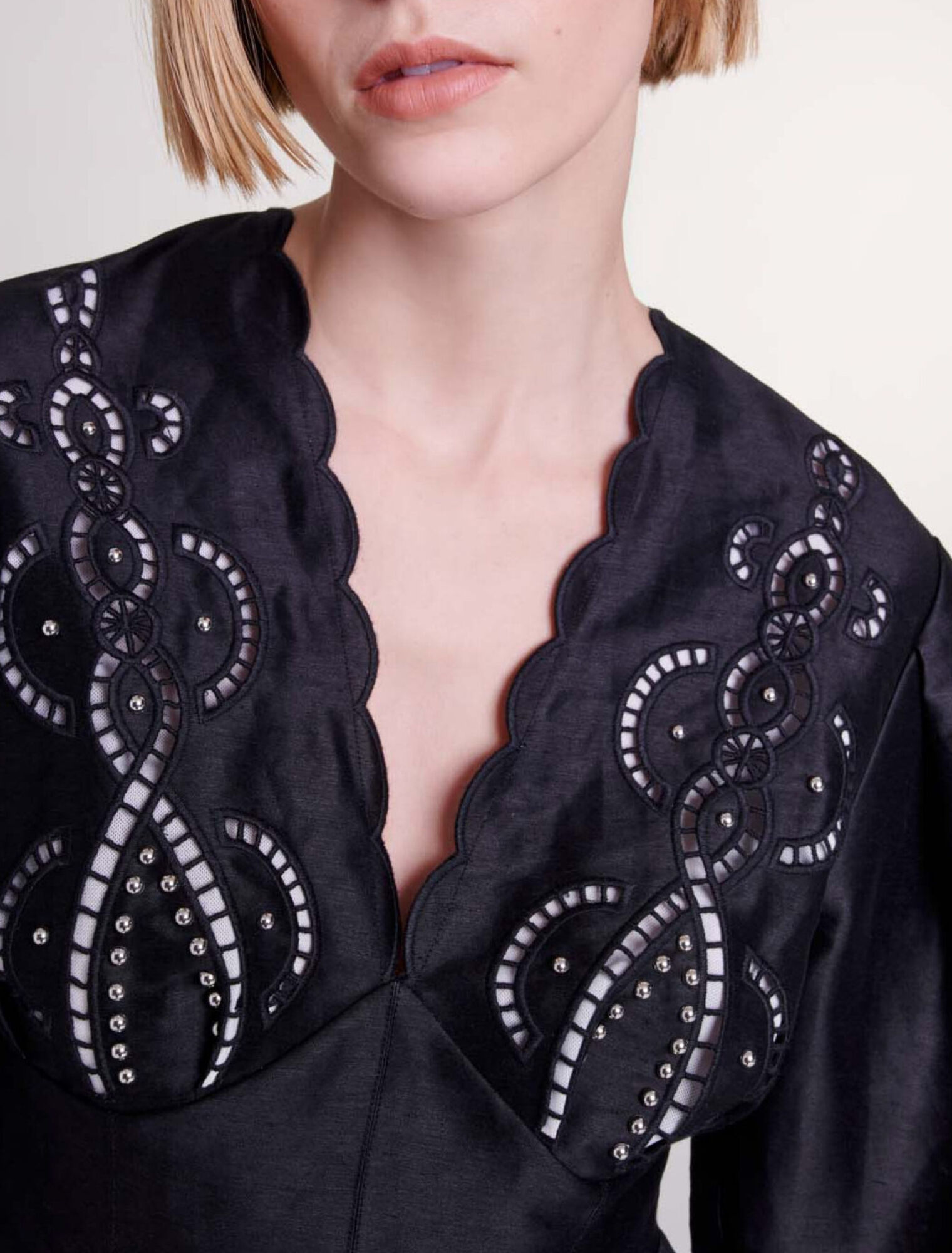 Vestido corto de lino con bordados