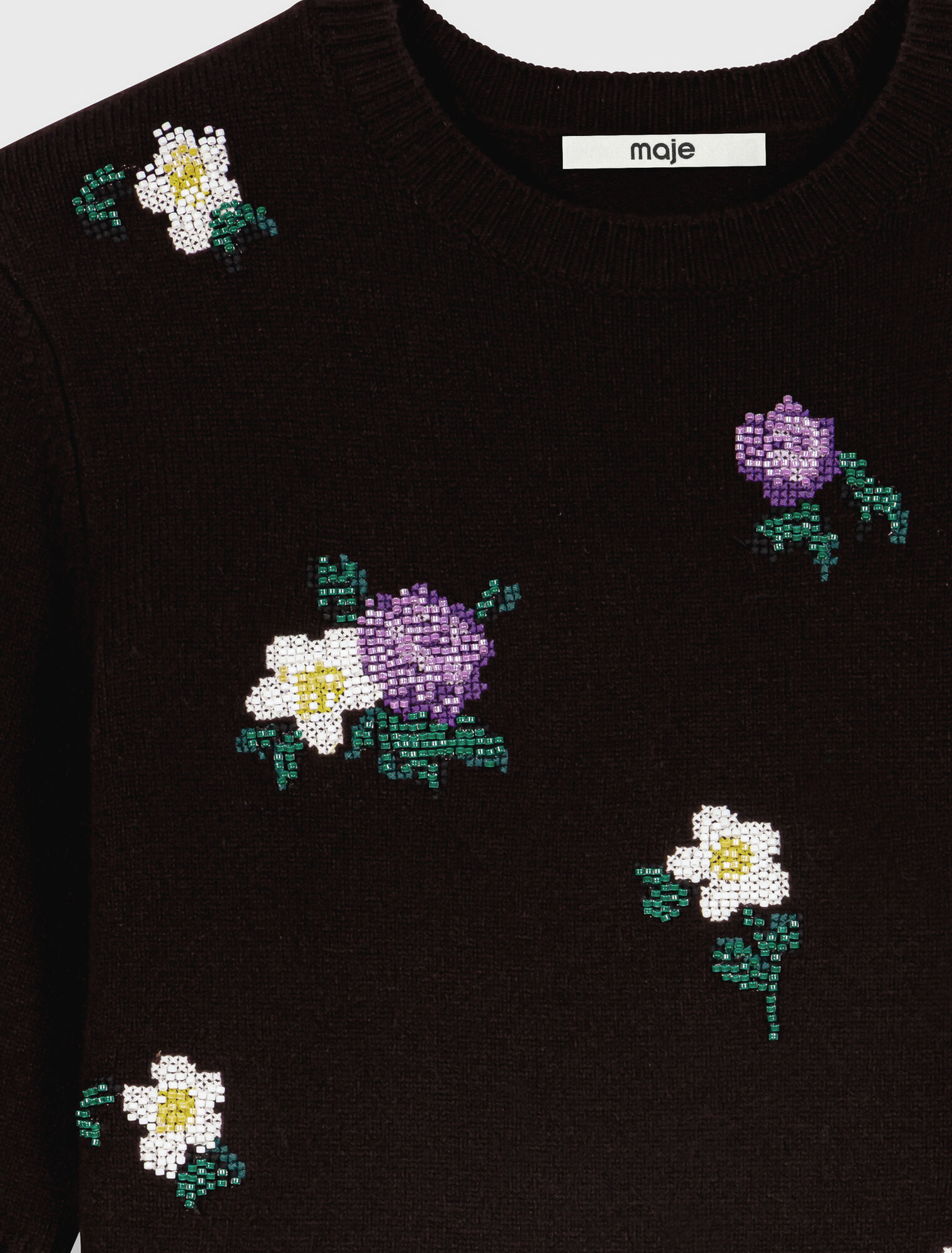 Jersey con bordados florales