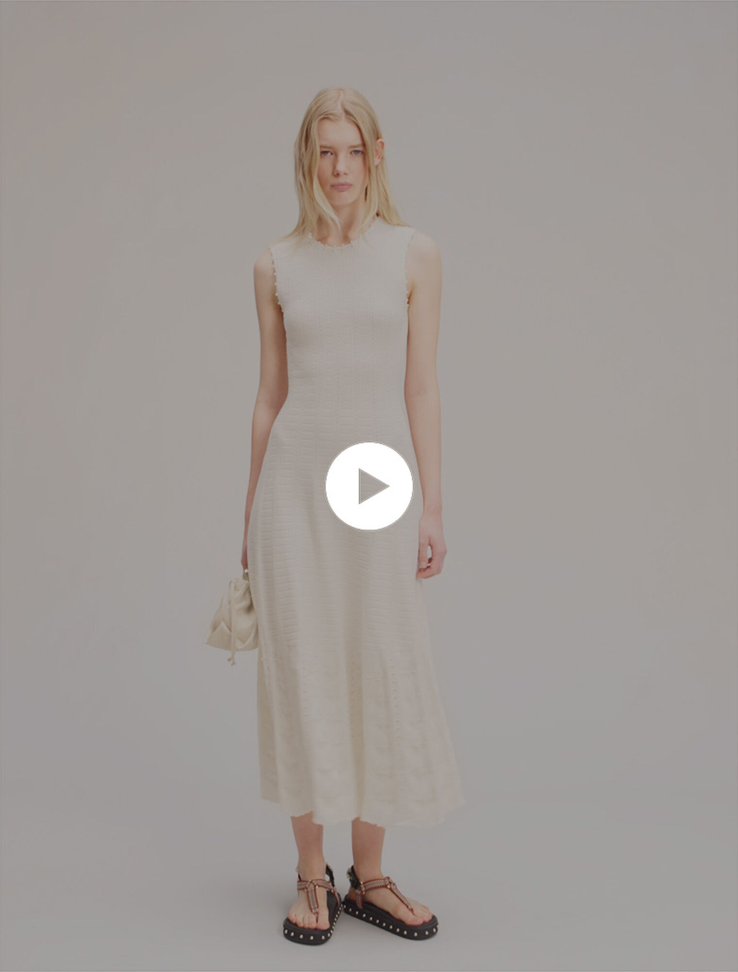 Vestido de punto calado con cuentas