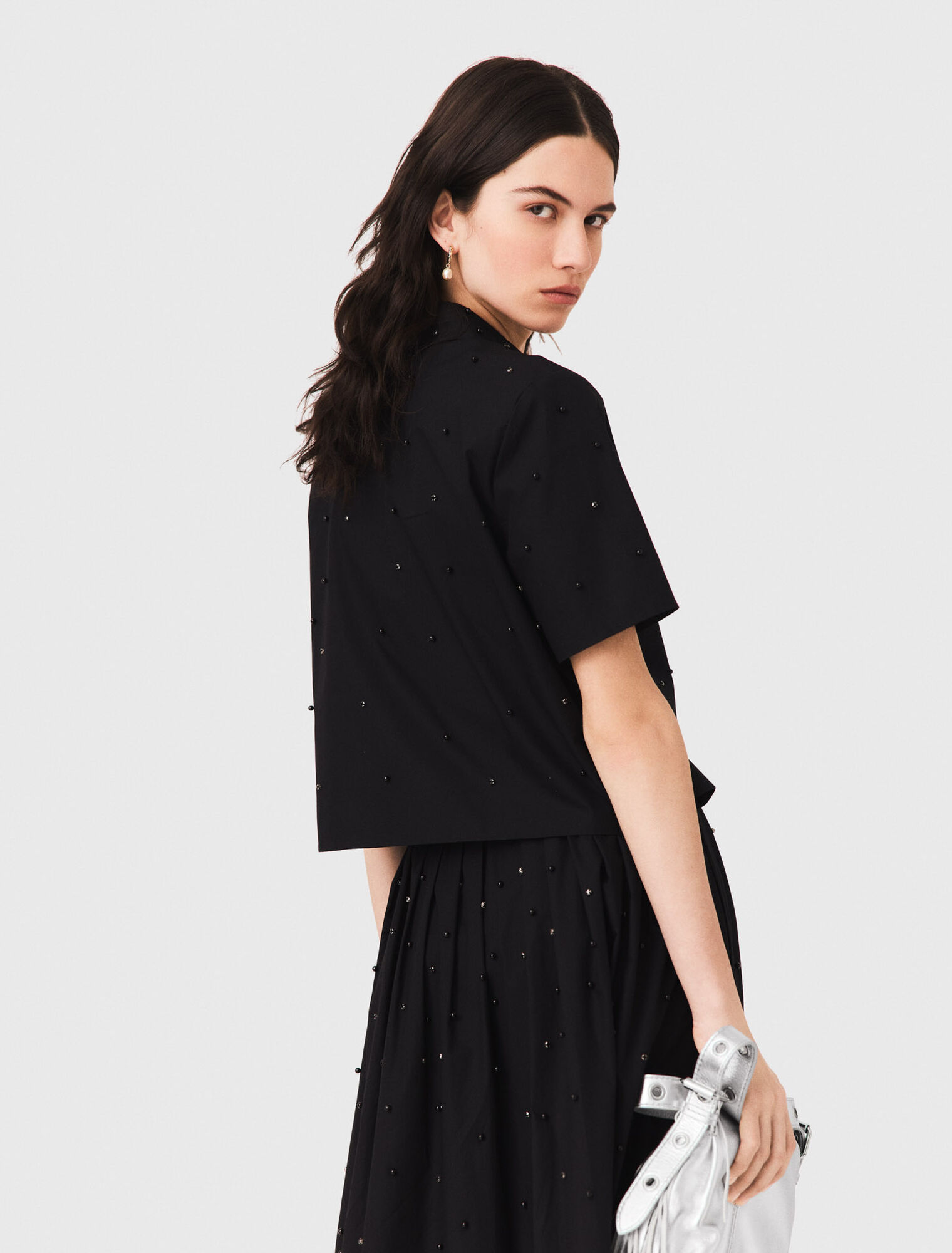 Camisa con strass y perlas