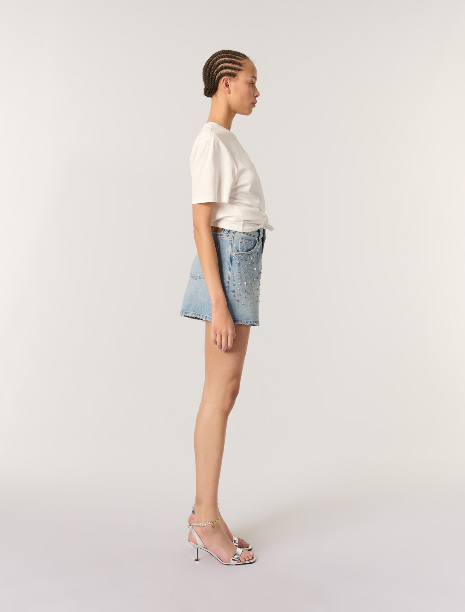 Pantalón corto vaquero con tachuelas