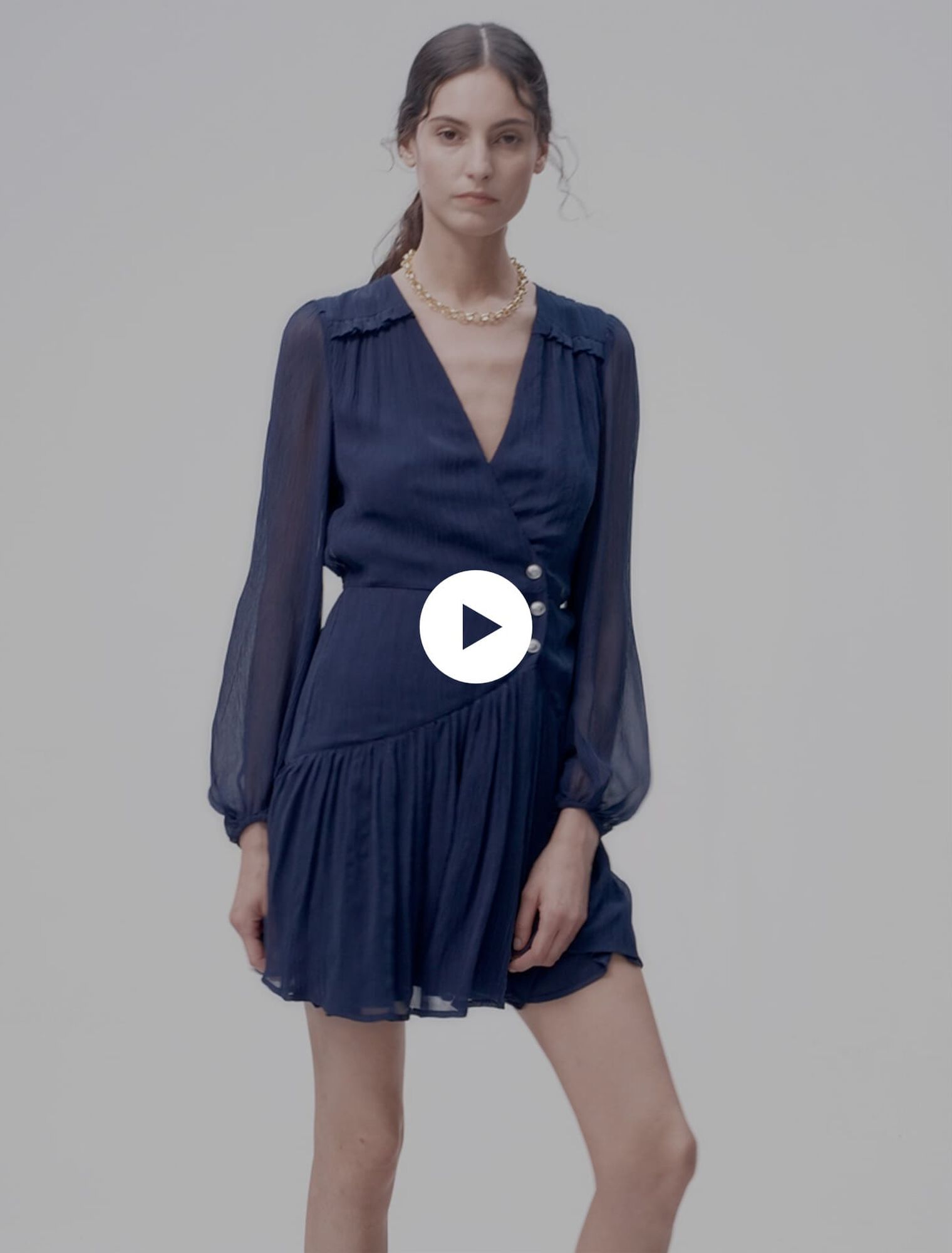Vestido corto con volantes