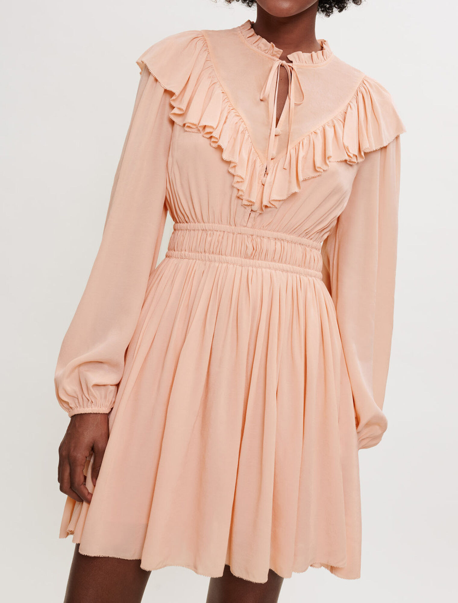 Vestido corto con volantes