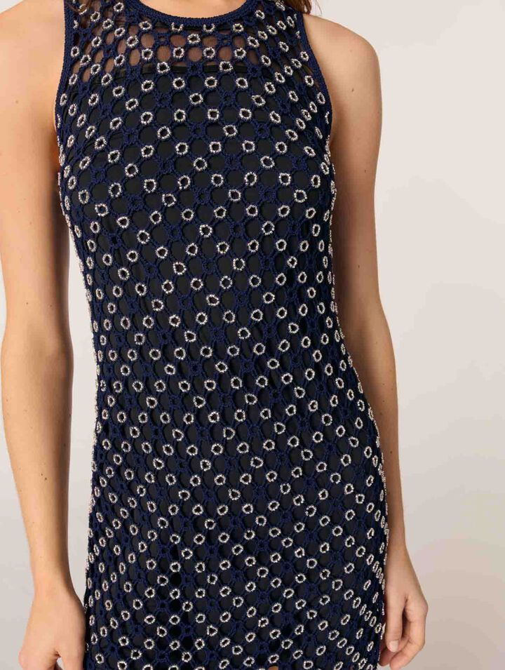 Vestido largo de ganchillo con perlas