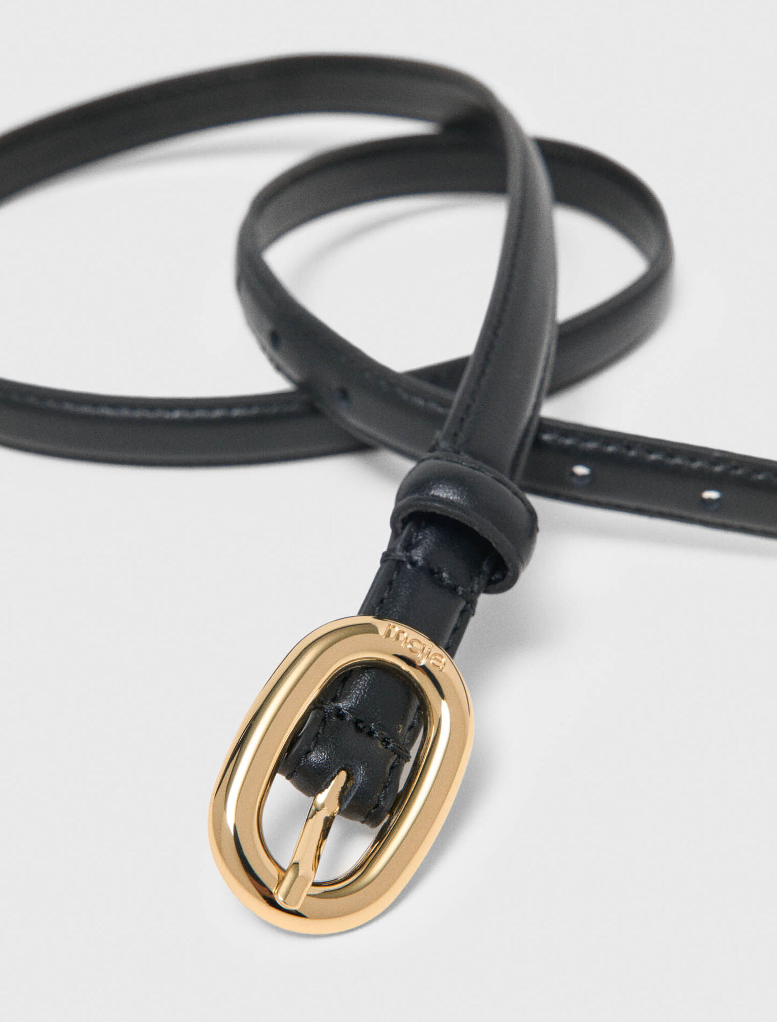 Cintur&oacute;n piel fina y hebilla oval