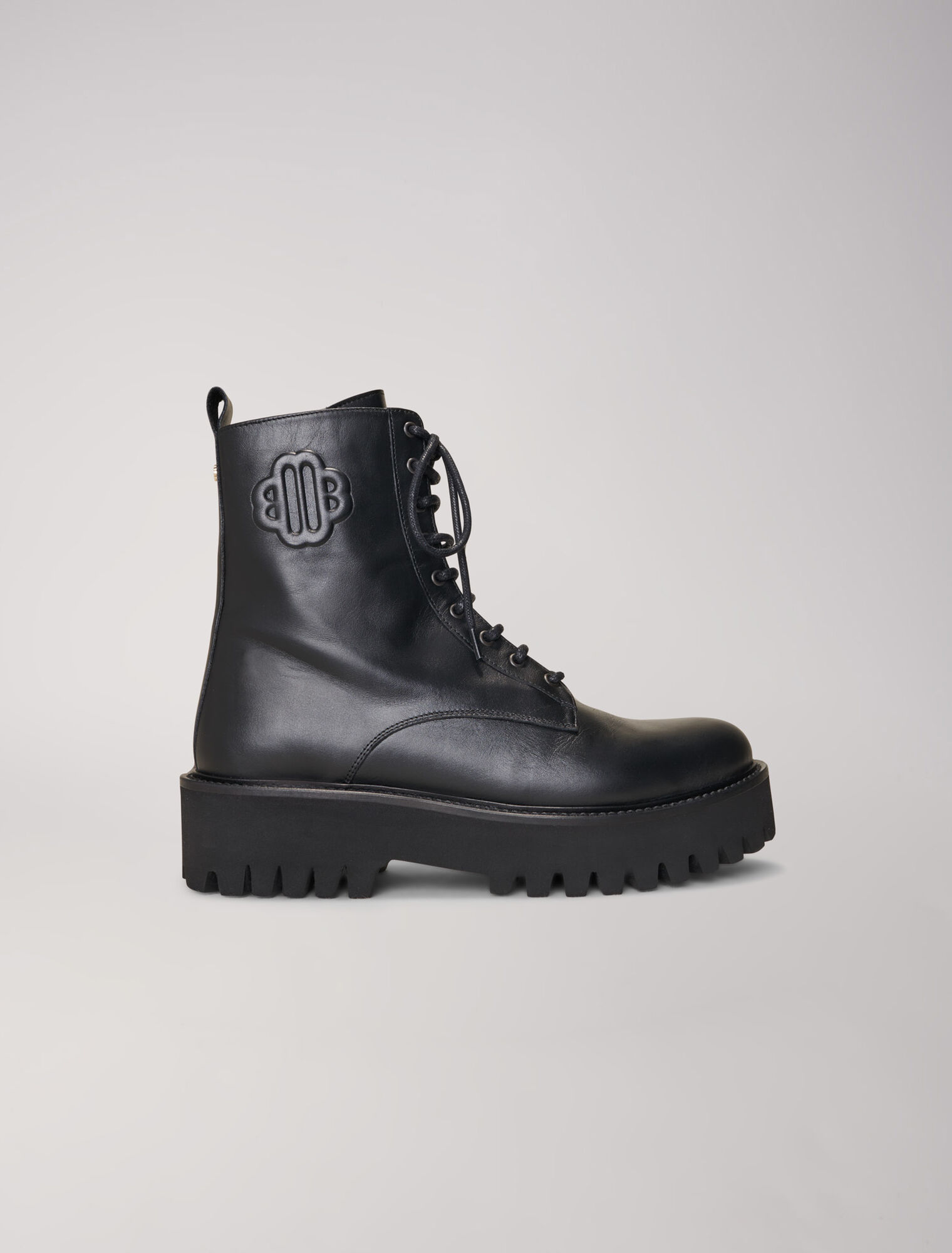 Botines negros de piel con cordones