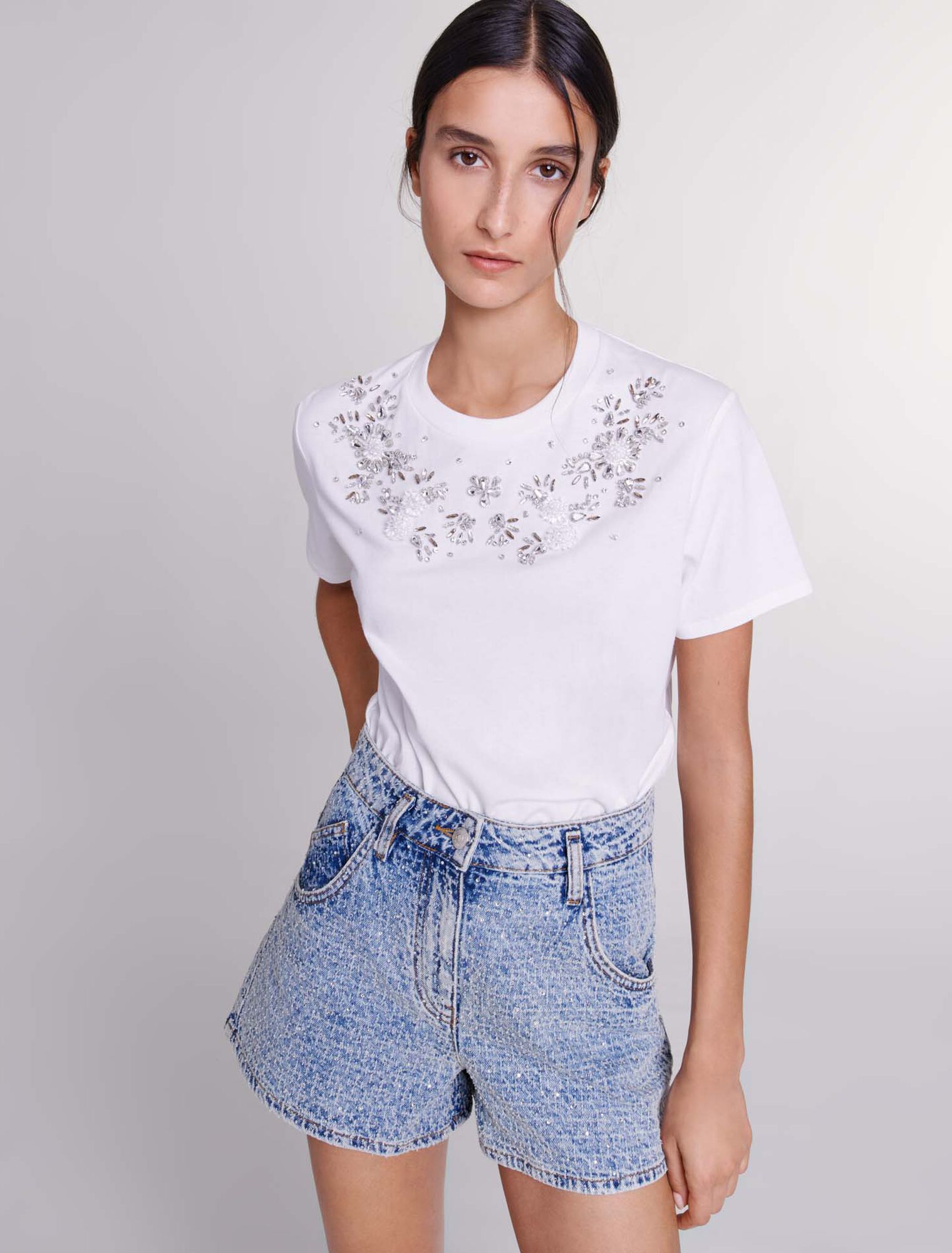 Camiseta decorada con brillantes