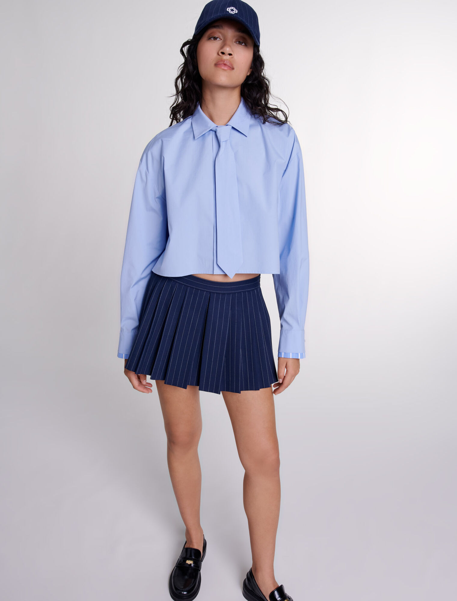 Camisa con corbata desmontable