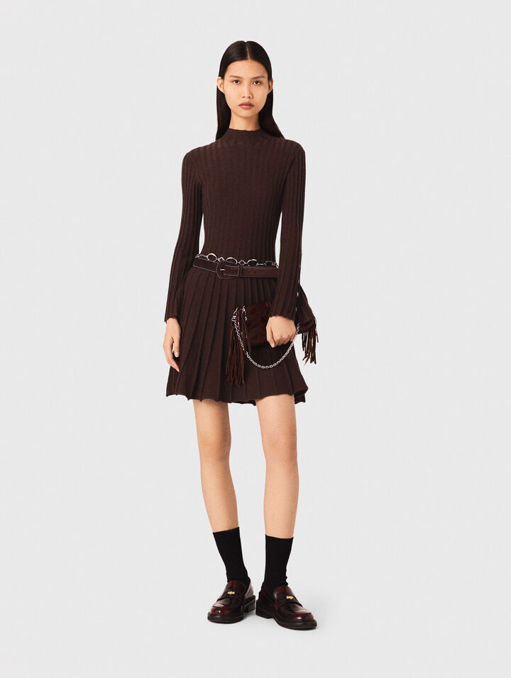 Vestido corto patinador con cuello alto