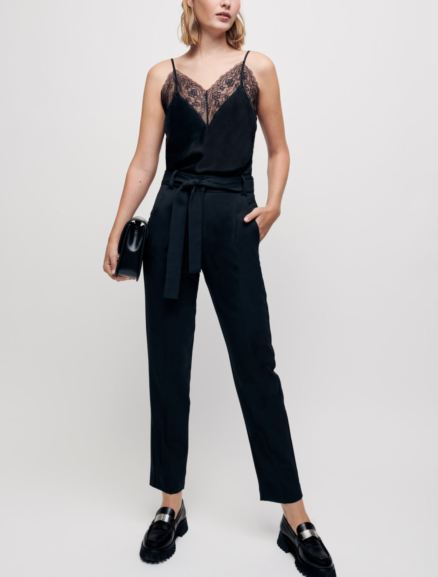 Pantalón de talle alto con cinturón