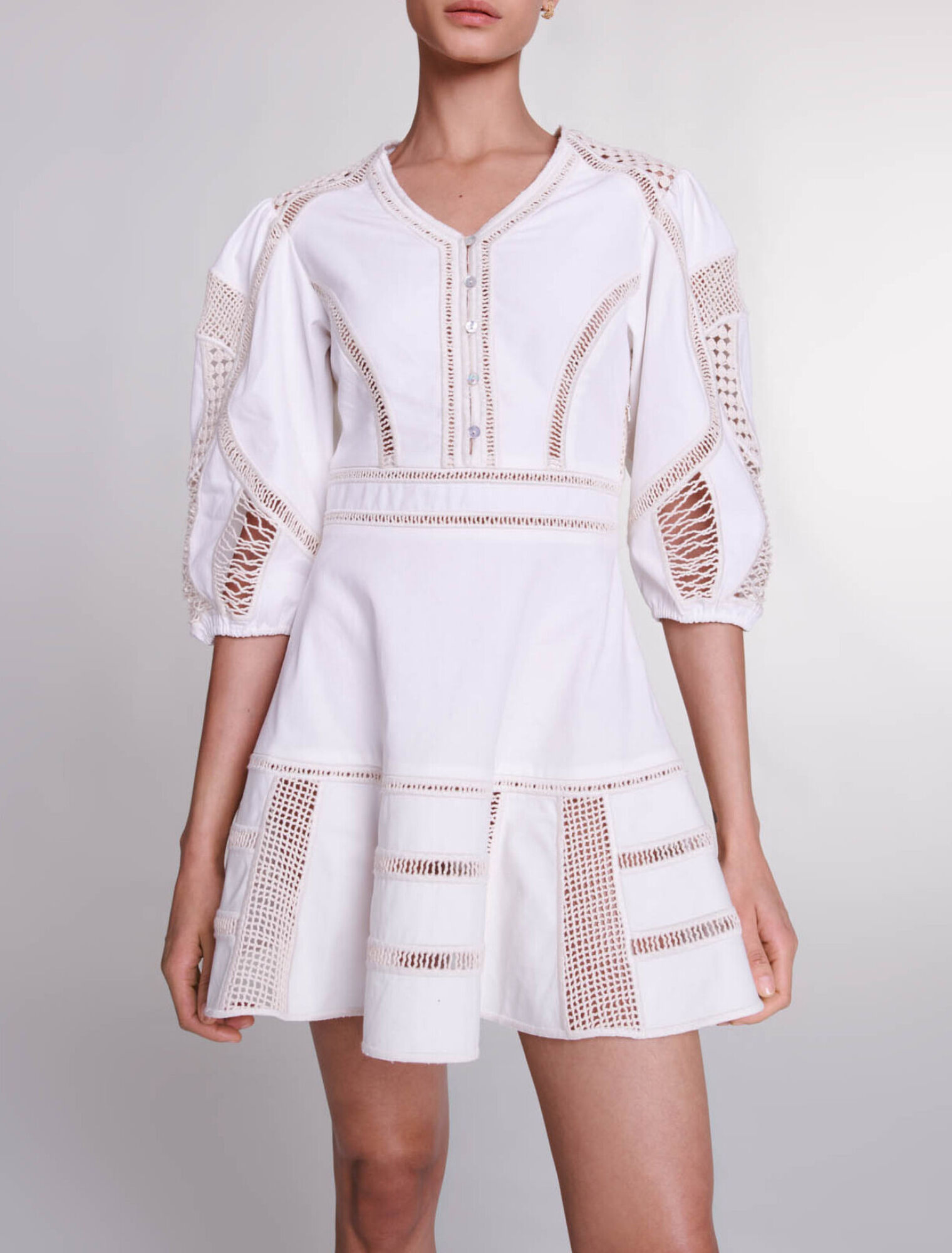 Vestido corto voluminoso