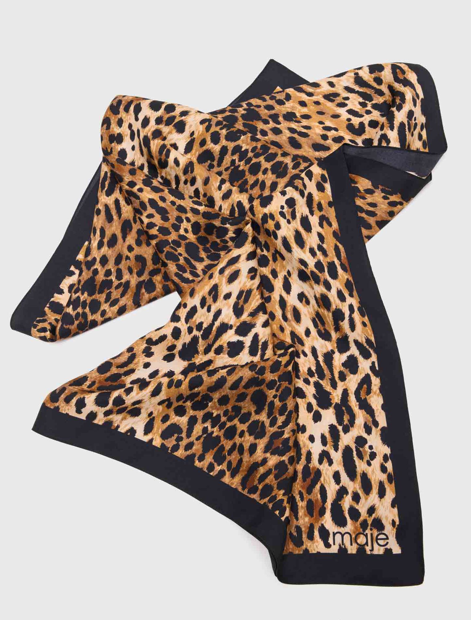 Pañuelo estampado leopardo