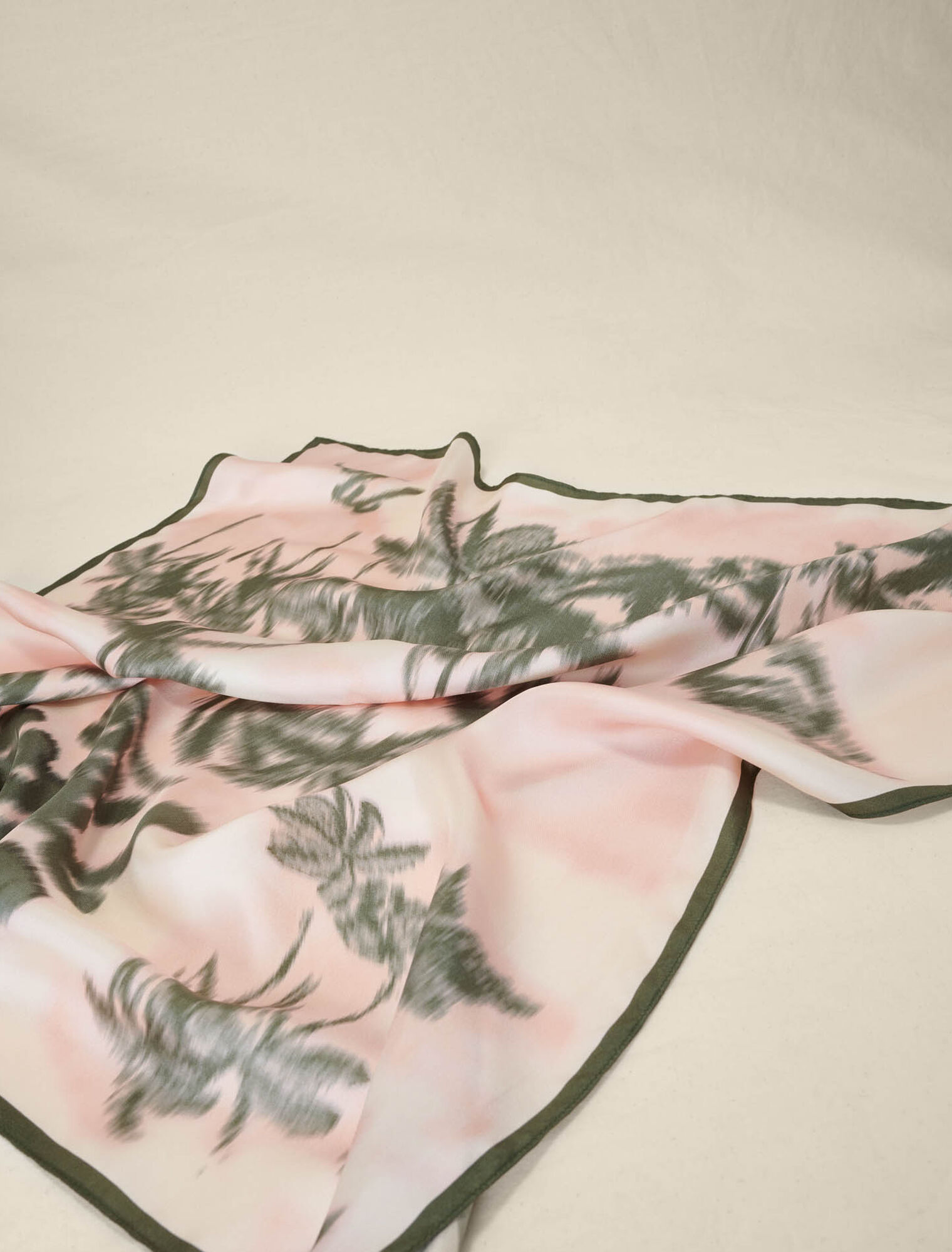 Bufanda con estampado de palmeras