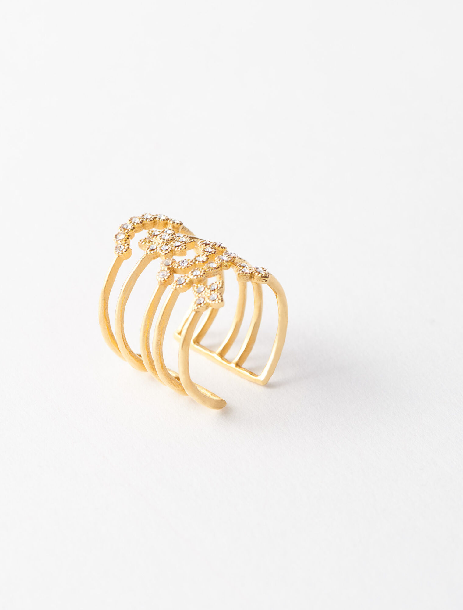 Anillo precioso del día de la semana