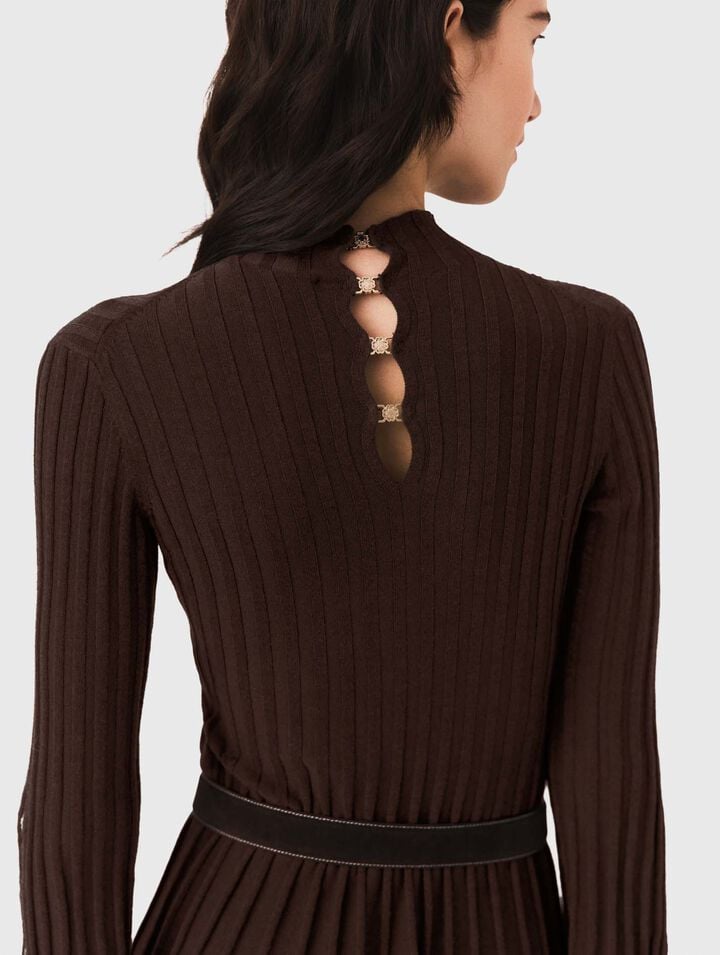 Vestido corto patinador con cuello alto