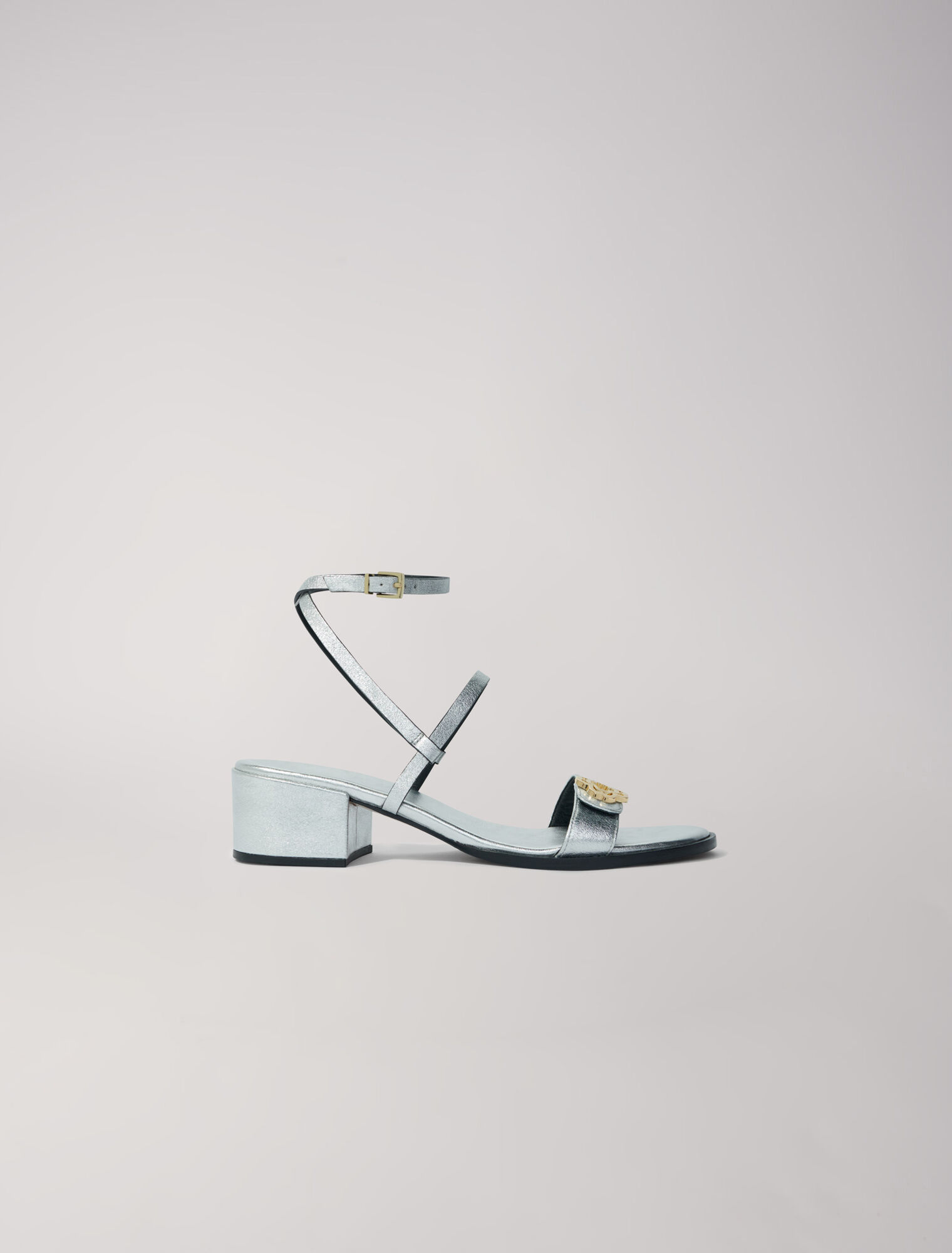 Sandalias con tiras de piel